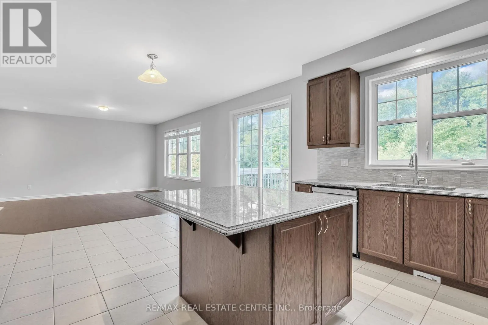 260 SHADY GLEN CRESCENT