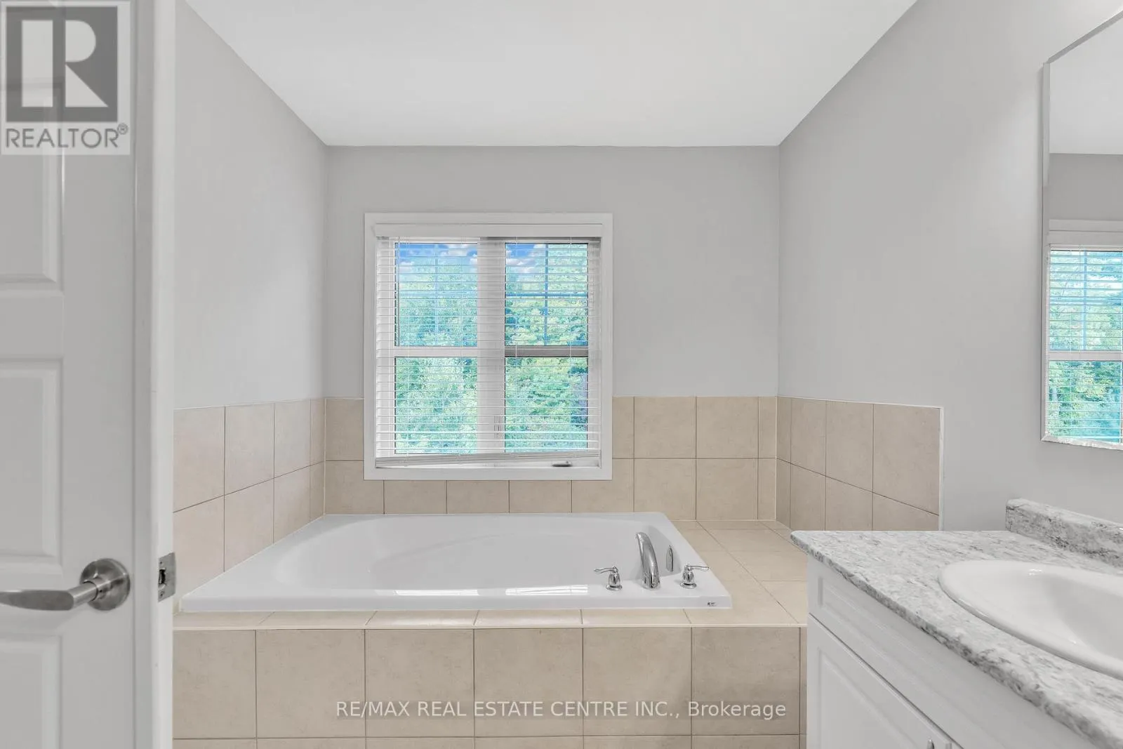 260 SHADY GLEN CRESCENT