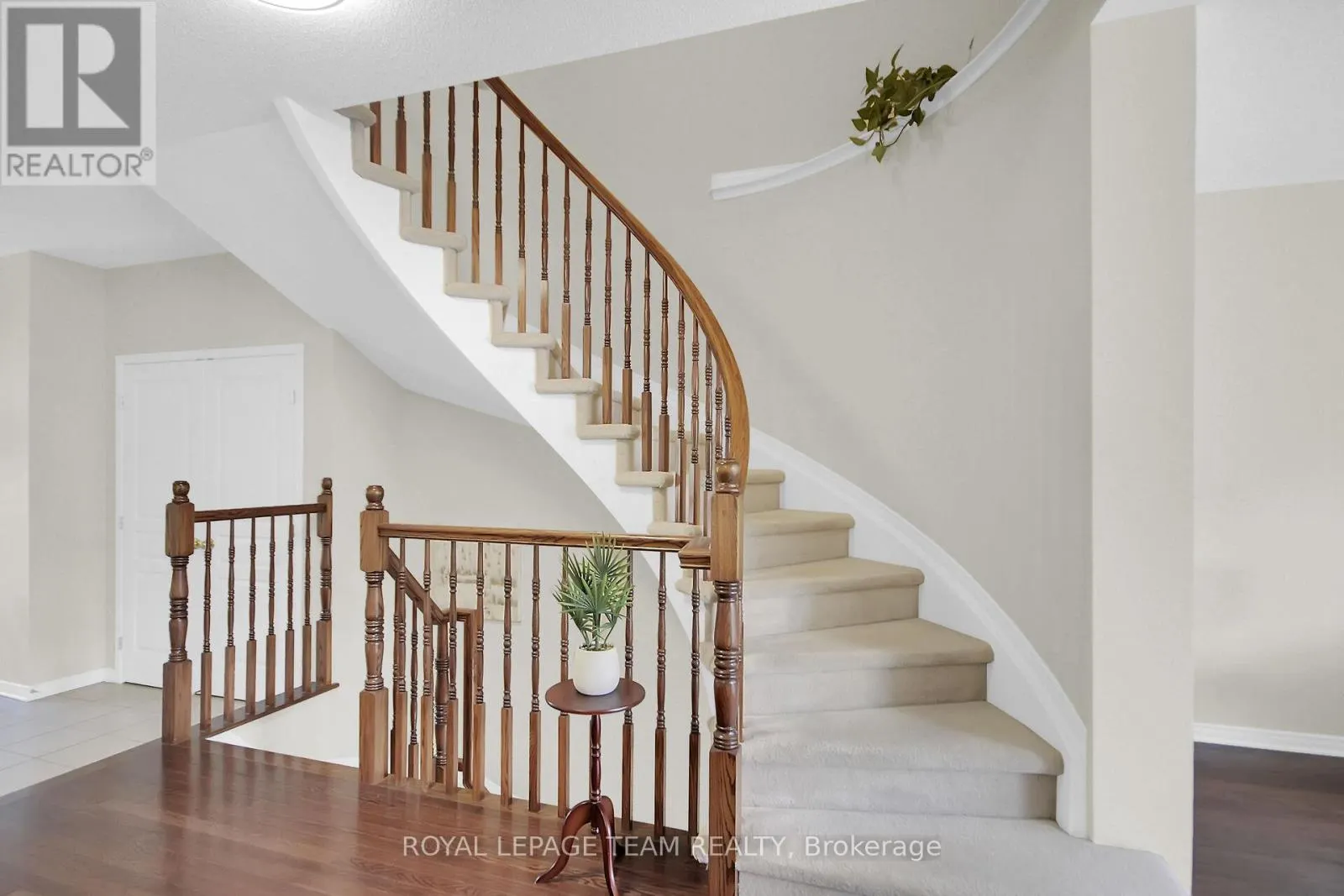 1464 CARRONBRIDGE CIRCLE