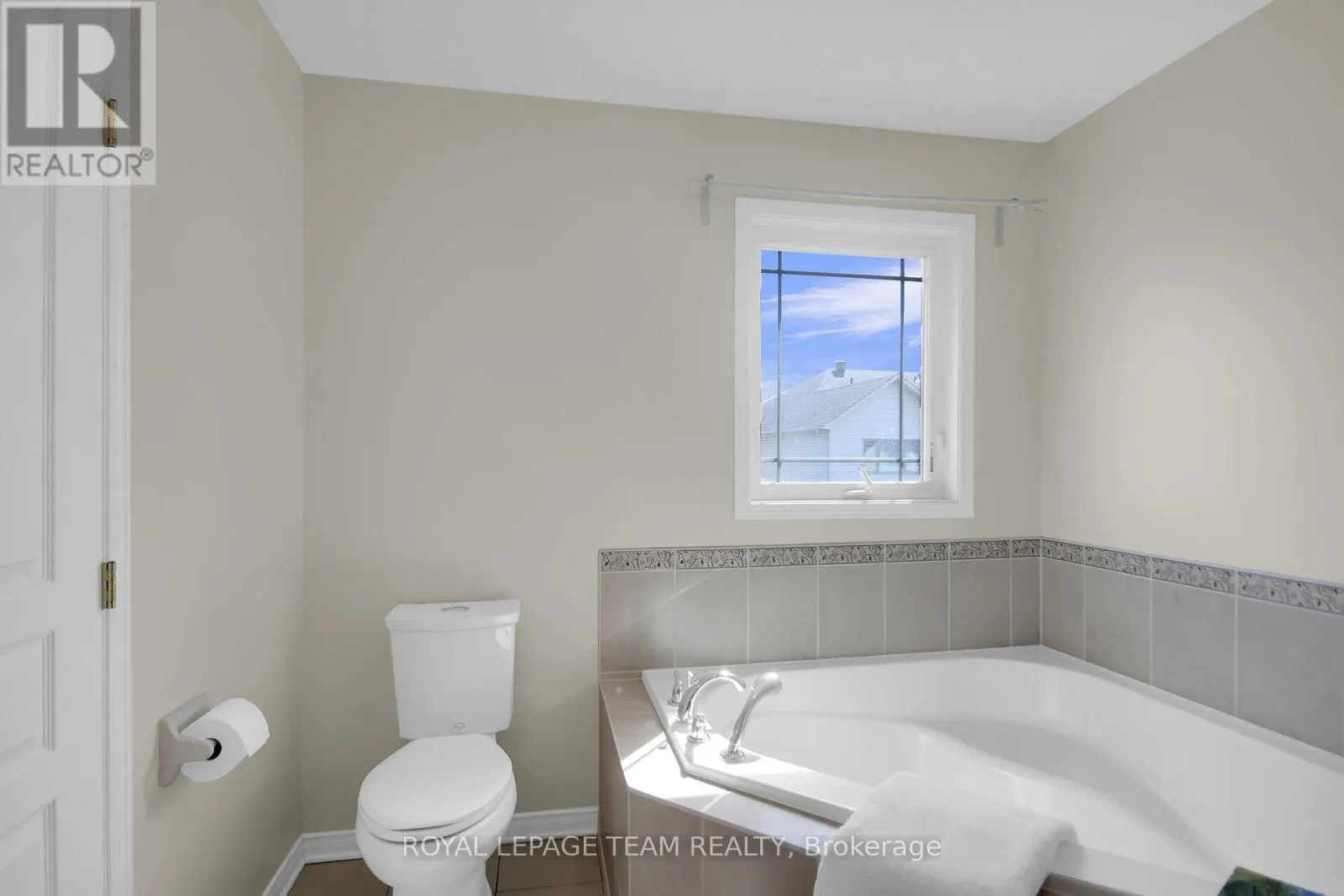 1464 CARRONBRIDGE CIRCLE