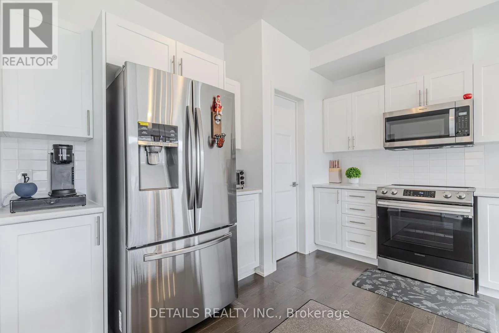 372 STERLING AVENUE