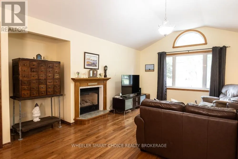15206 COLONIAL DRIVE