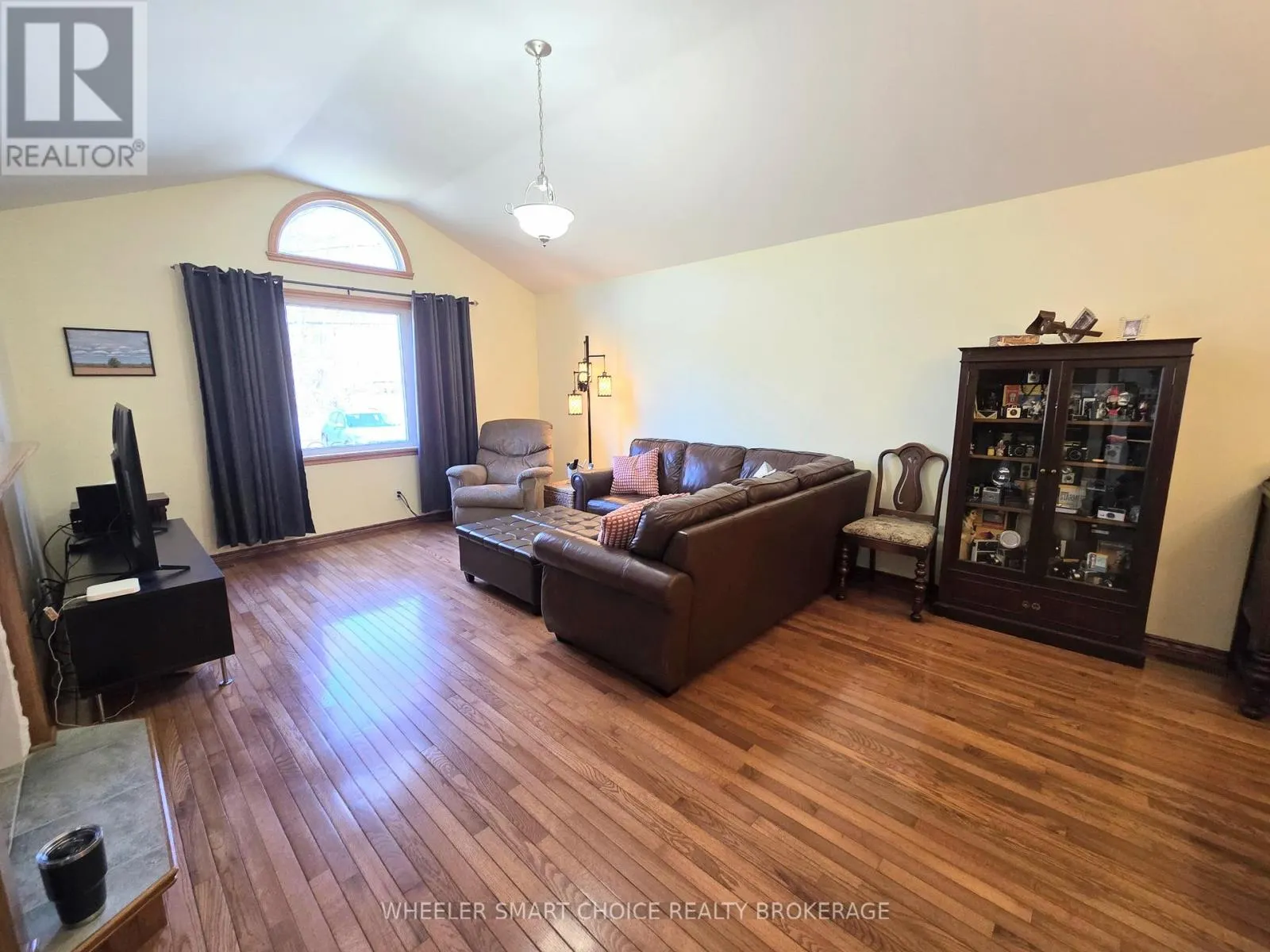 15206 COLONIAL DRIVE
