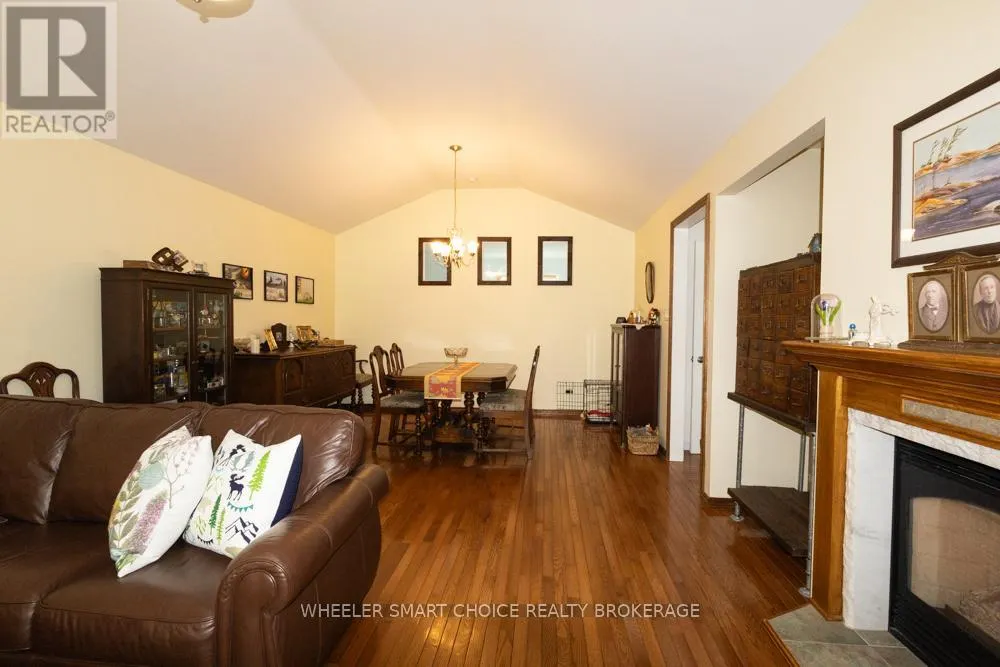15206 COLONIAL DRIVE