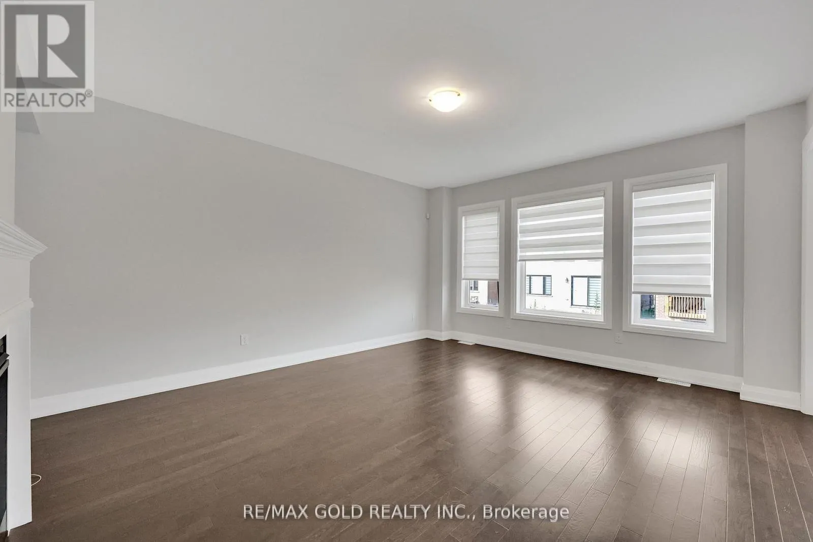 803 QUEENSTON BOULEVARD