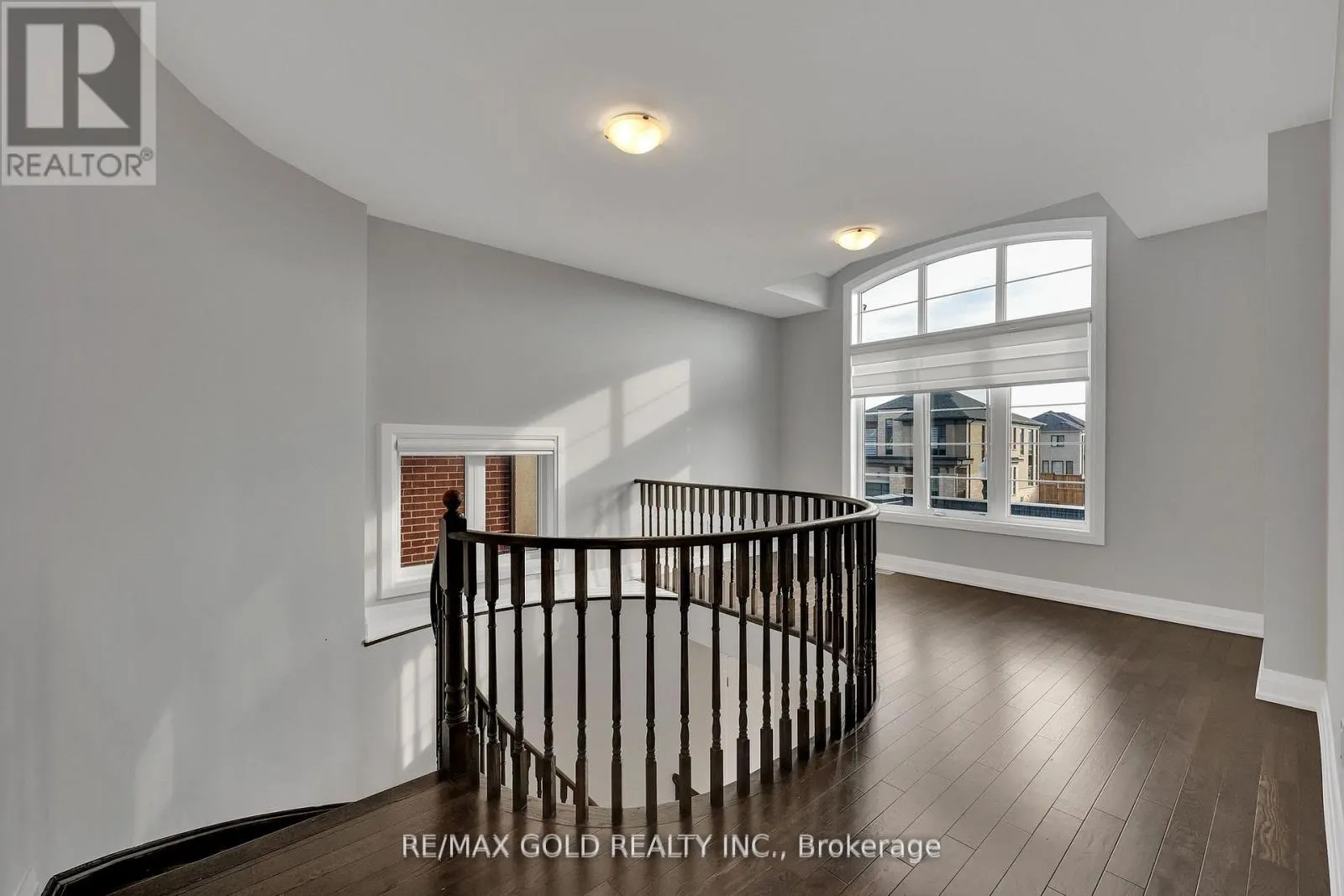 803 QUEENSTON BOULEVARD