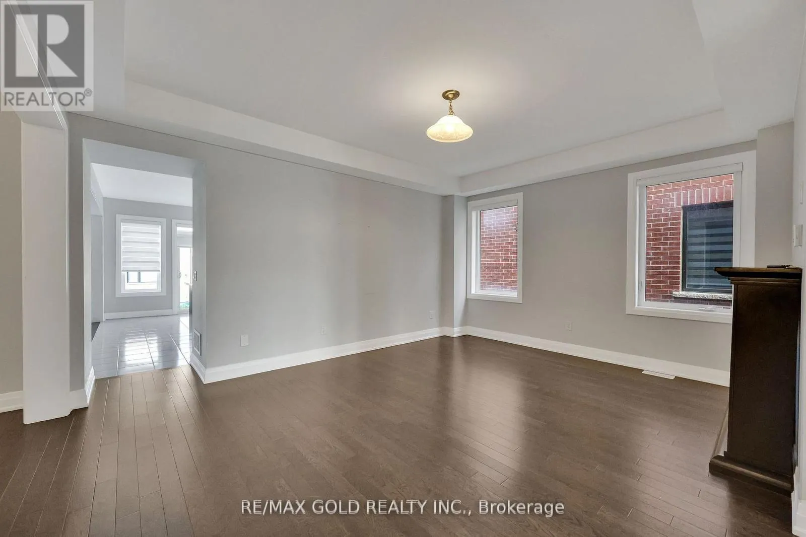 803 QUEENSTON BOULEVARD