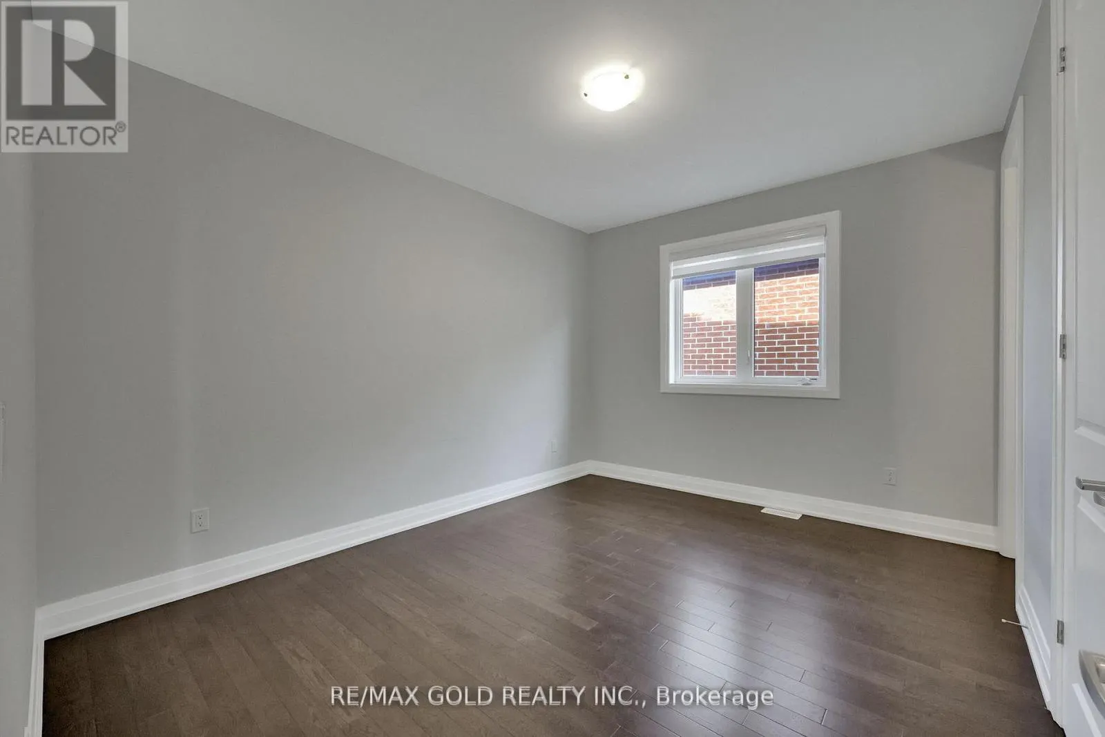 803 QUEENSTON BOULEVARD