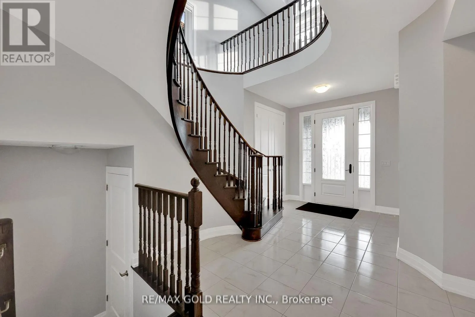 803 QUEENSTON BOULEVARD