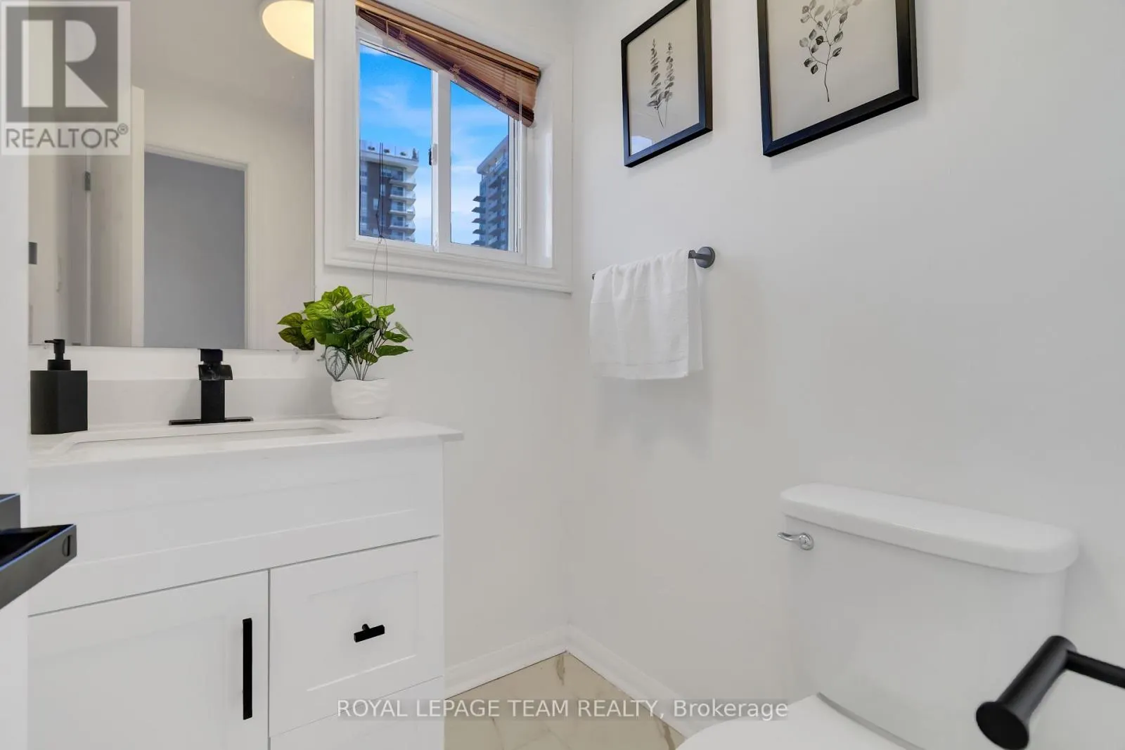 2 BROOKHAVEN COURT