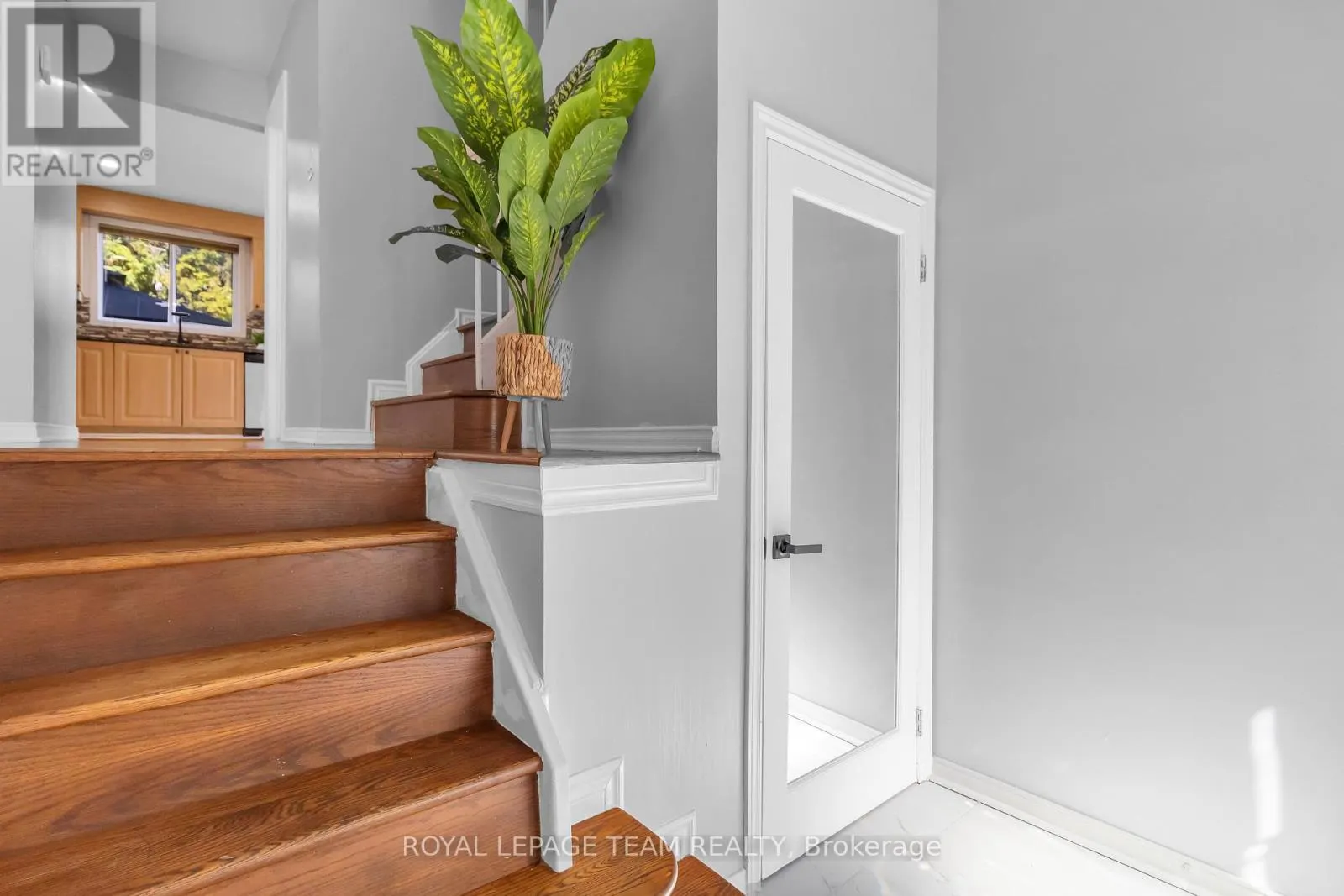 2 BROOKHAVEN COURT
