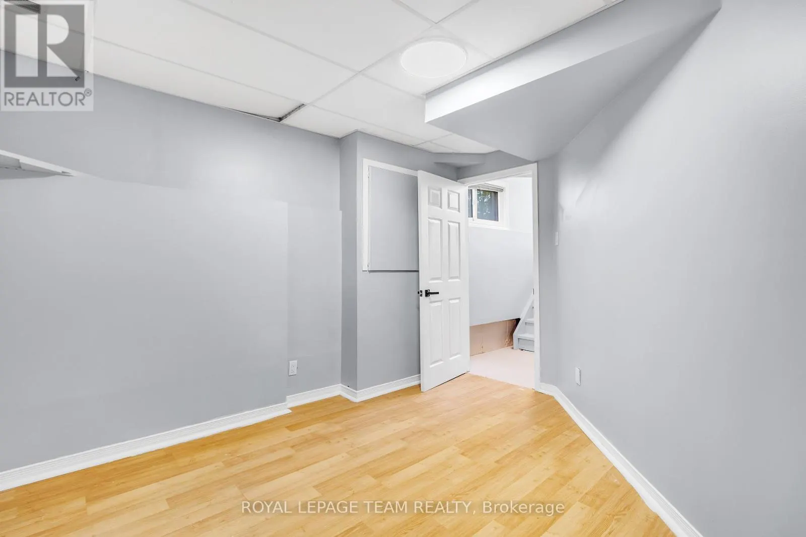 2 BROOKHAVEN COURT