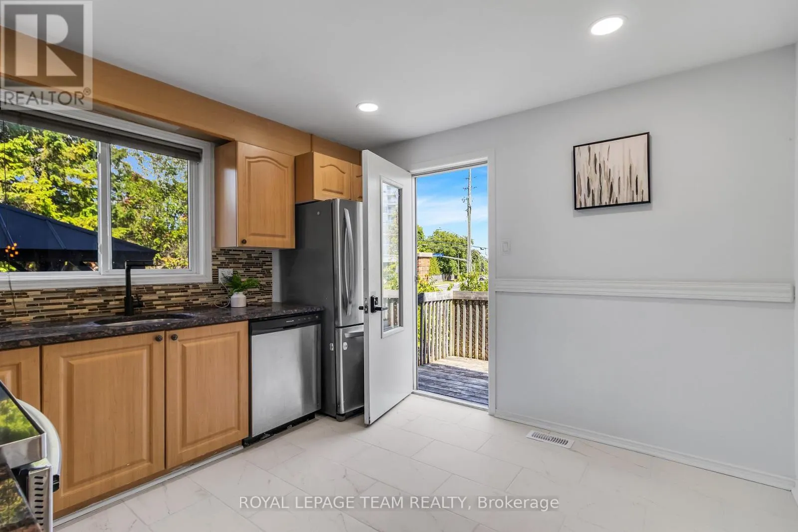 2 BROOKHAVEN COURT