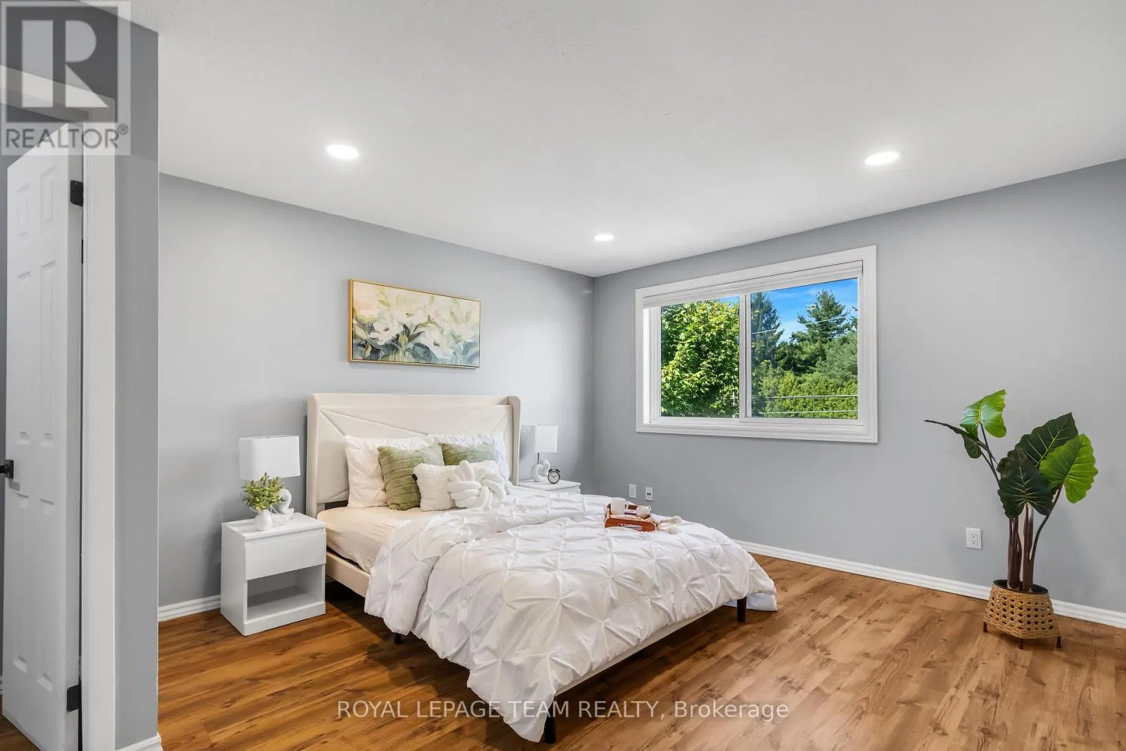 2 BROOKHAVEN COURT