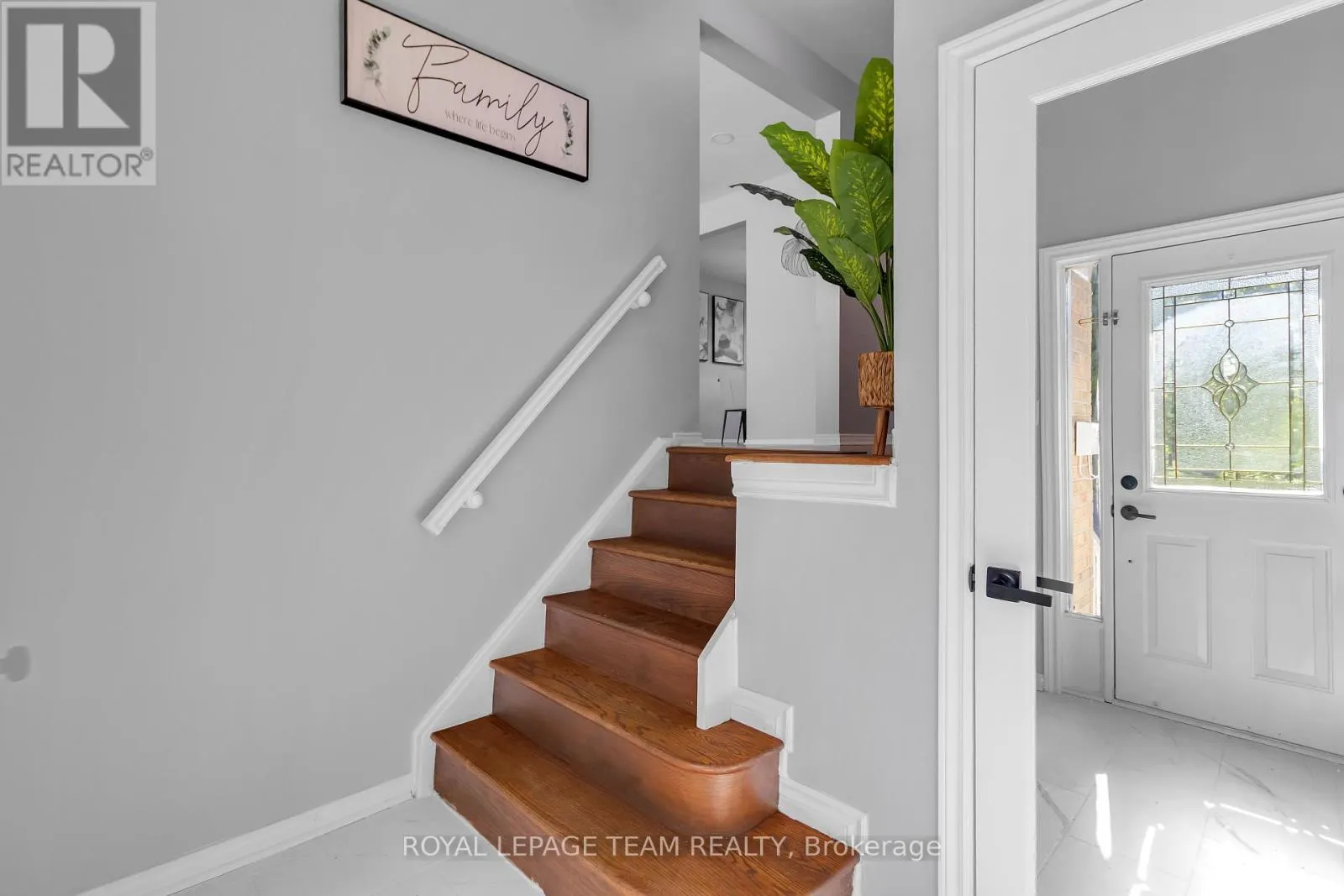 2 BROOKHAVEN COURT