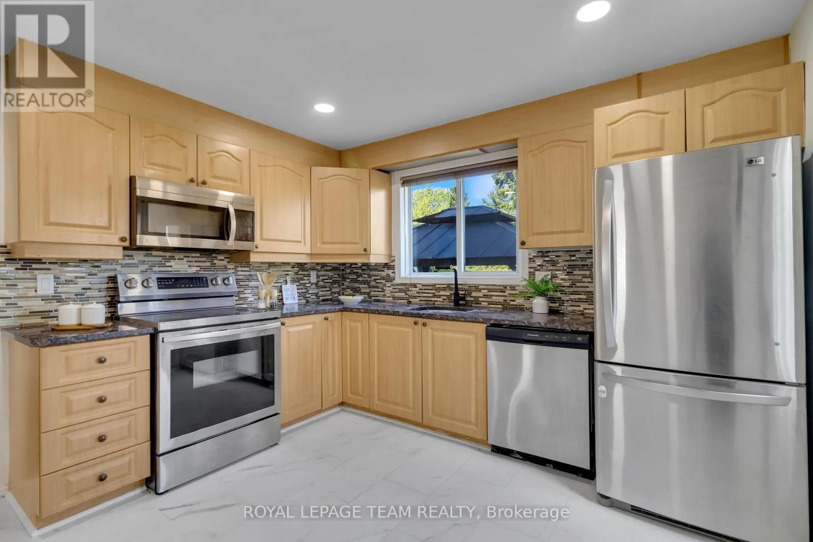 2 BROOKHAVEN COURT