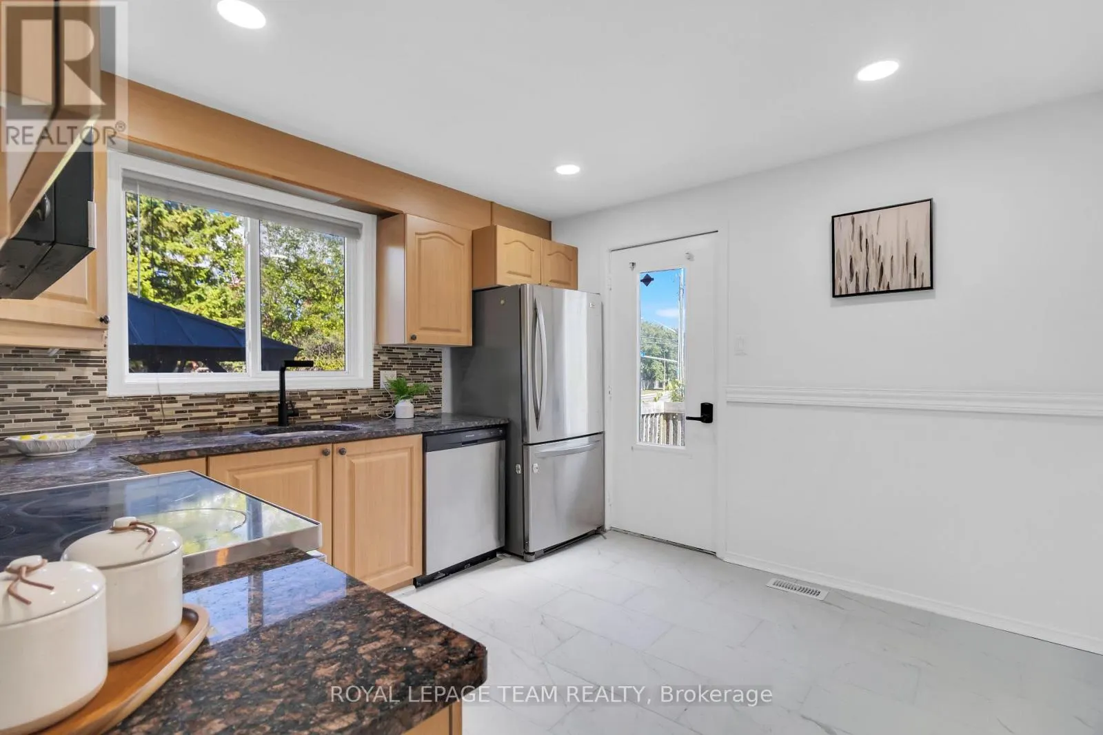 2 BROOKHAVEN COURT