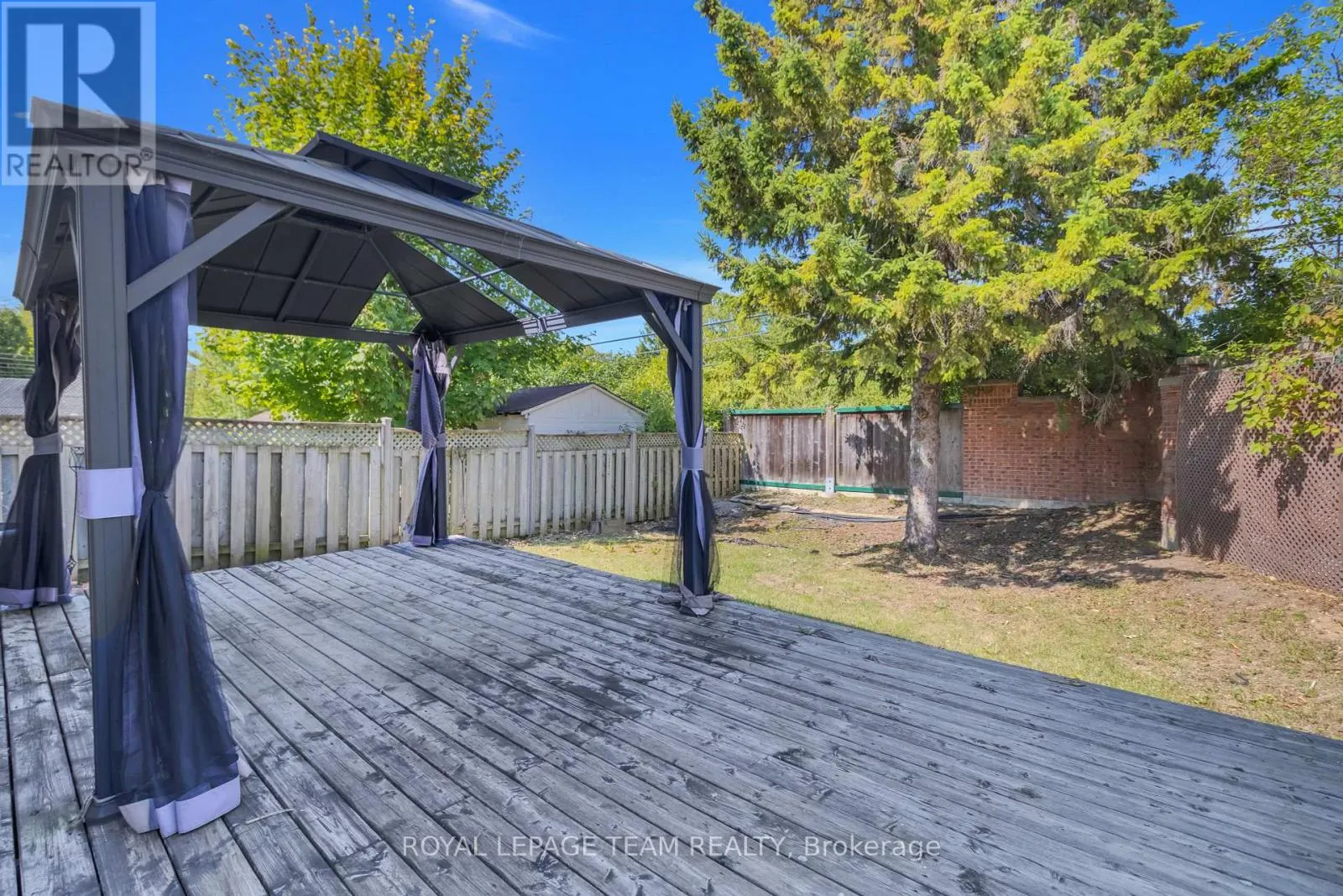 2 BROOKHAVEN COURT