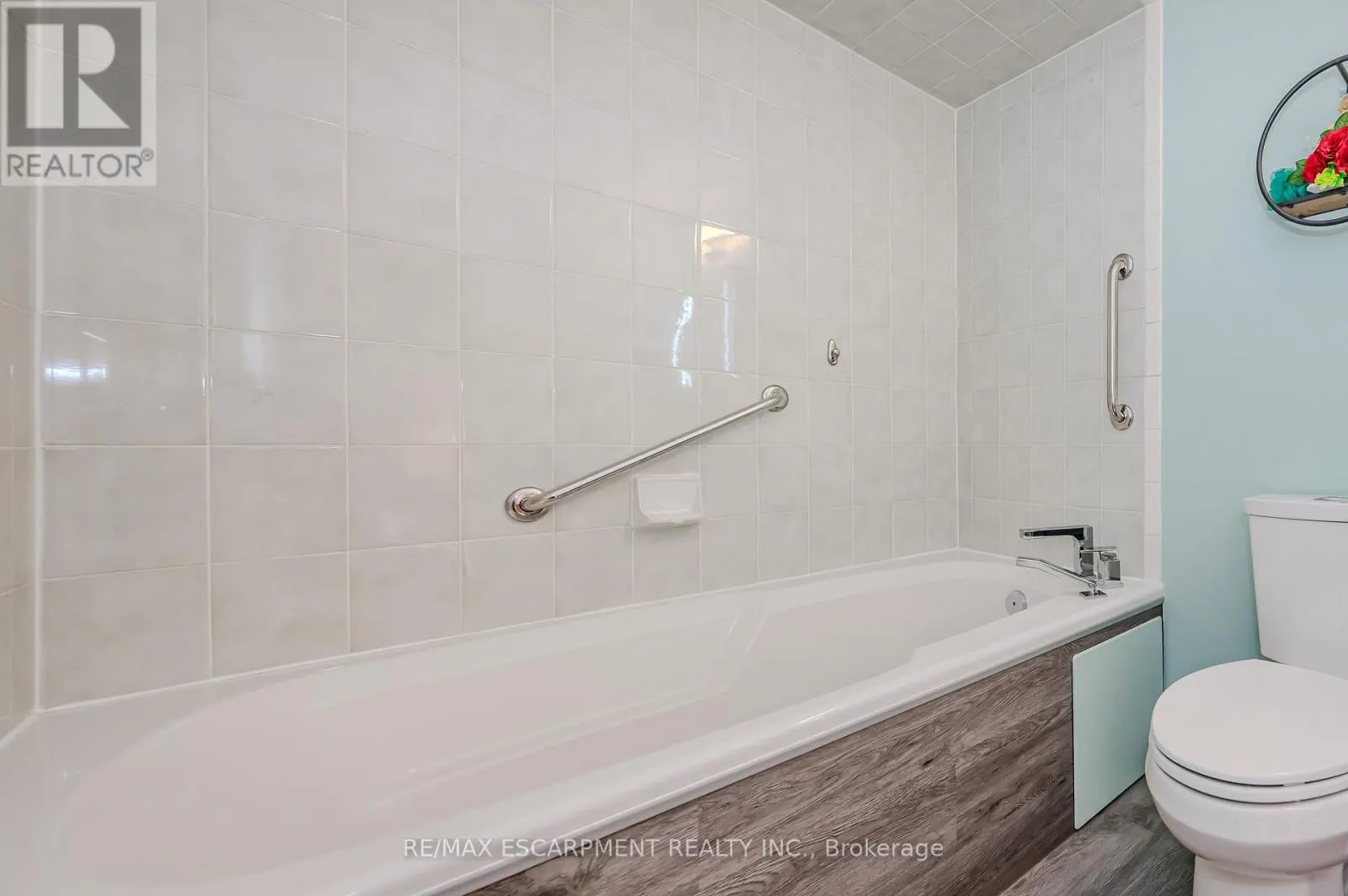 21 - 38 ELORA DRIVE