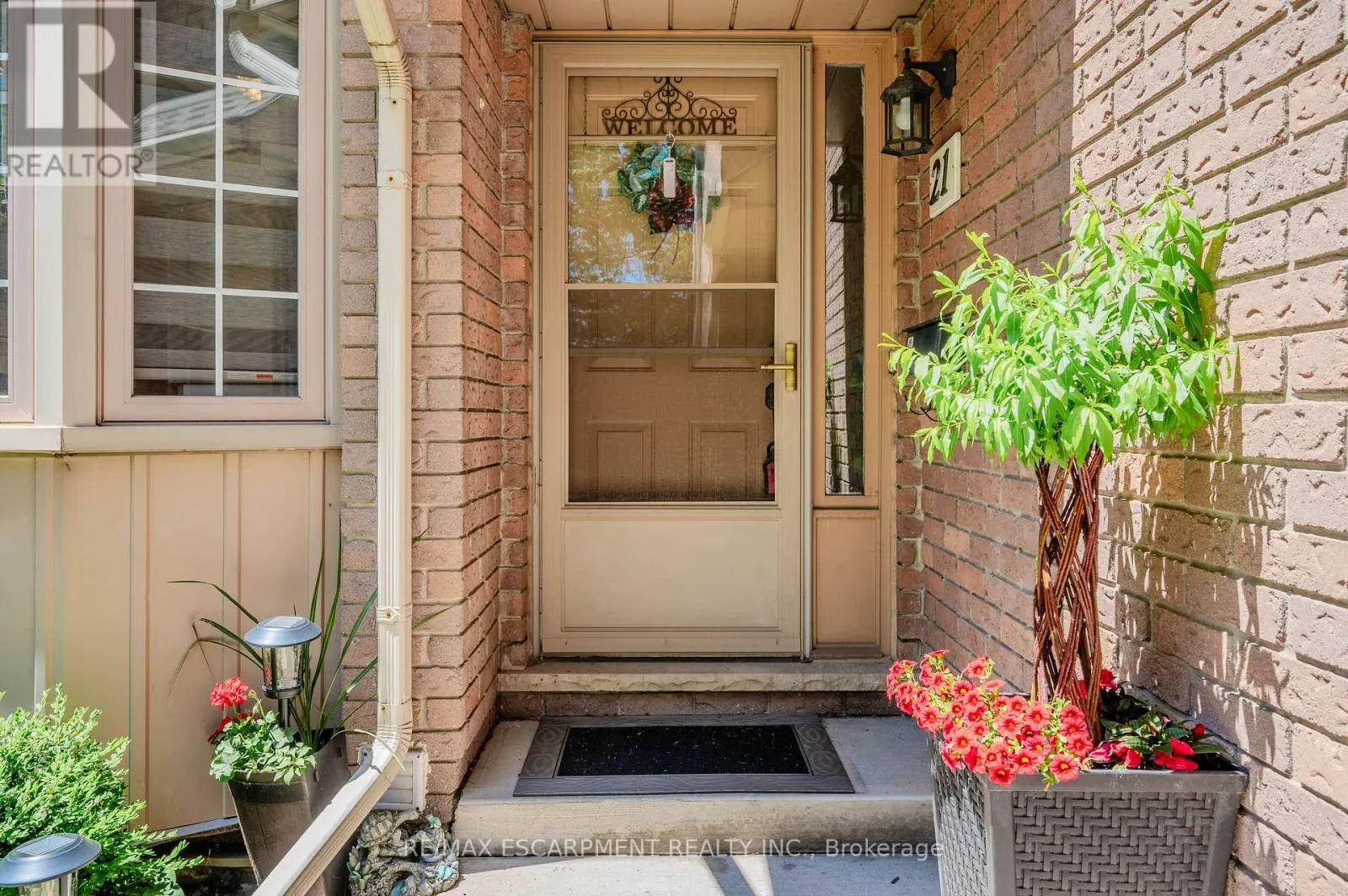 21 - 38 ELORA DRIVE