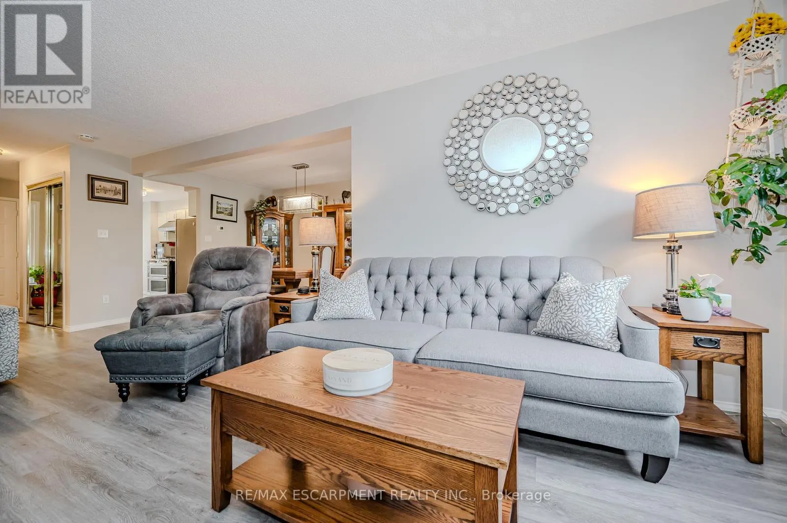 21 - 38 ELORA DRIVE