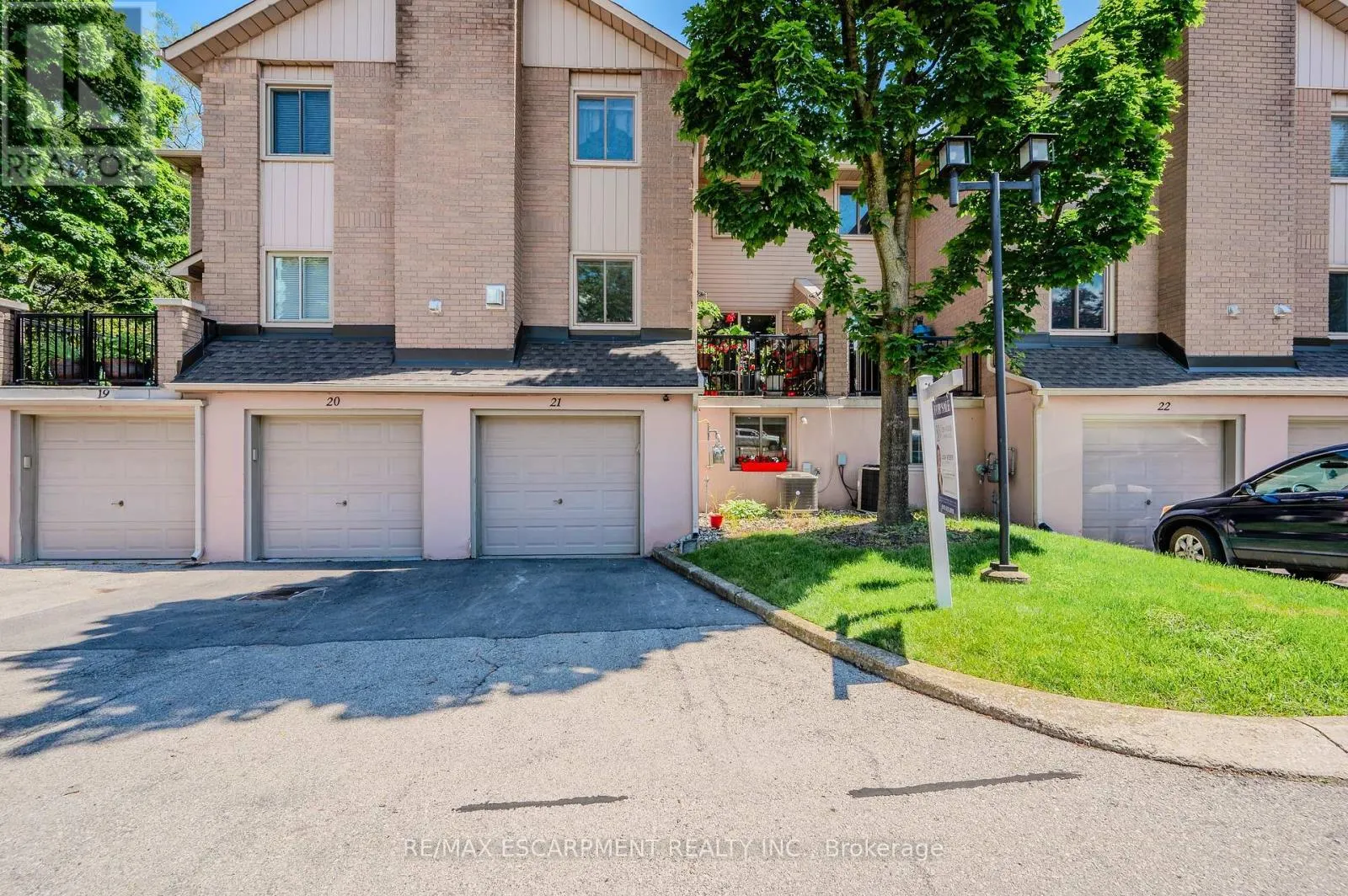 21 - 38 ELORA DRIVE