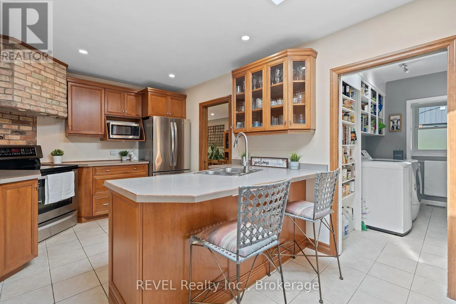 10 WOODINGTON CRESCENT