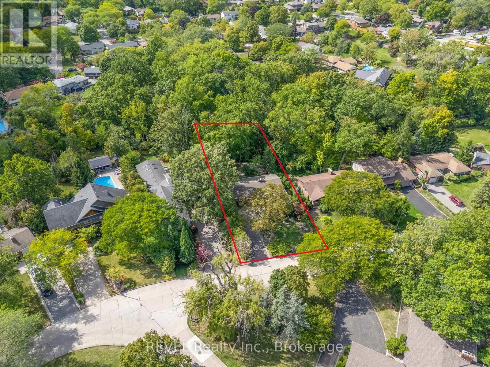 10 WOODINGTON CRESCENT