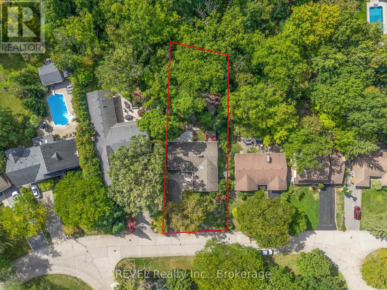 10 WOODINGTON CRESCENT