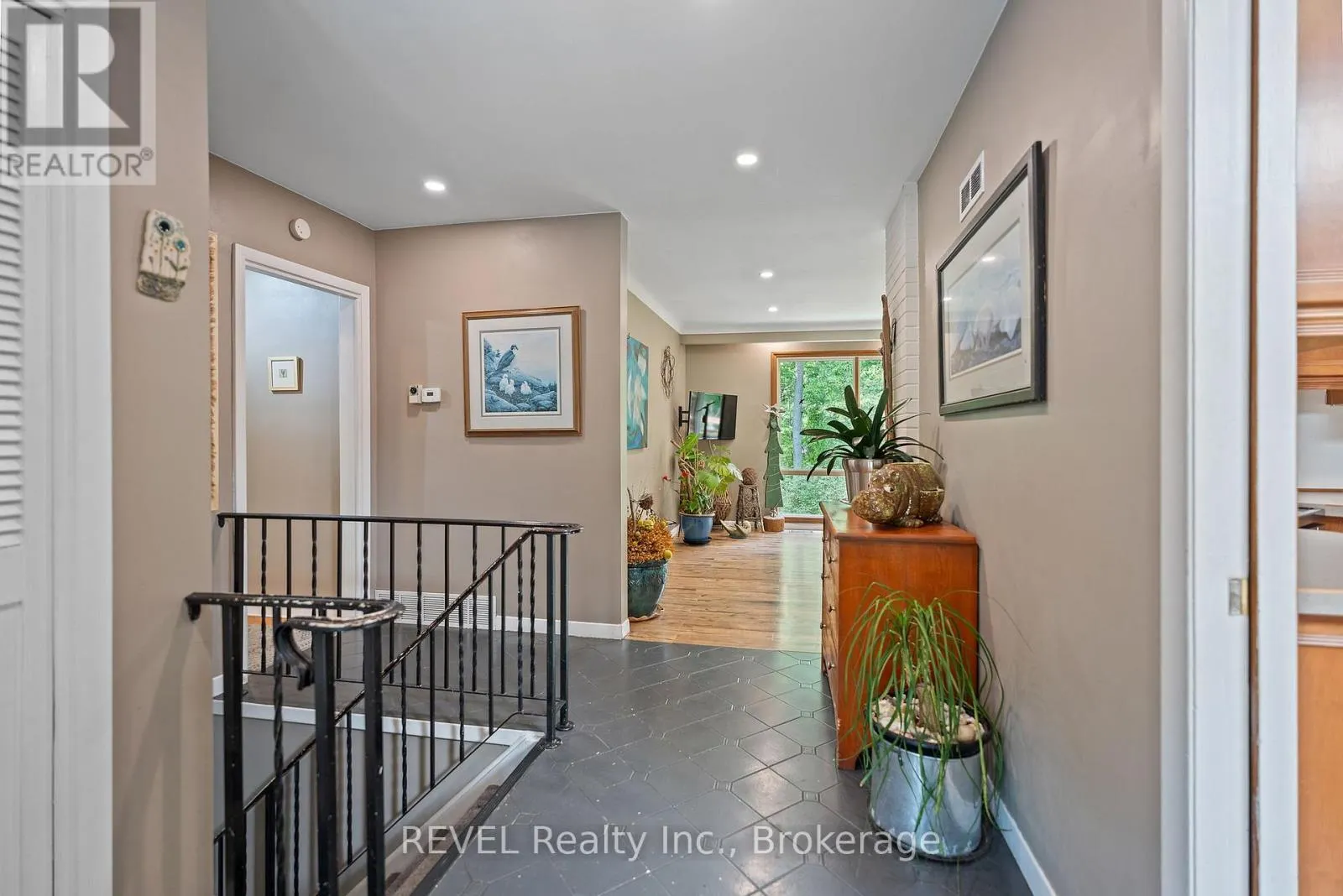 10 WOODINGTON CRESCENT