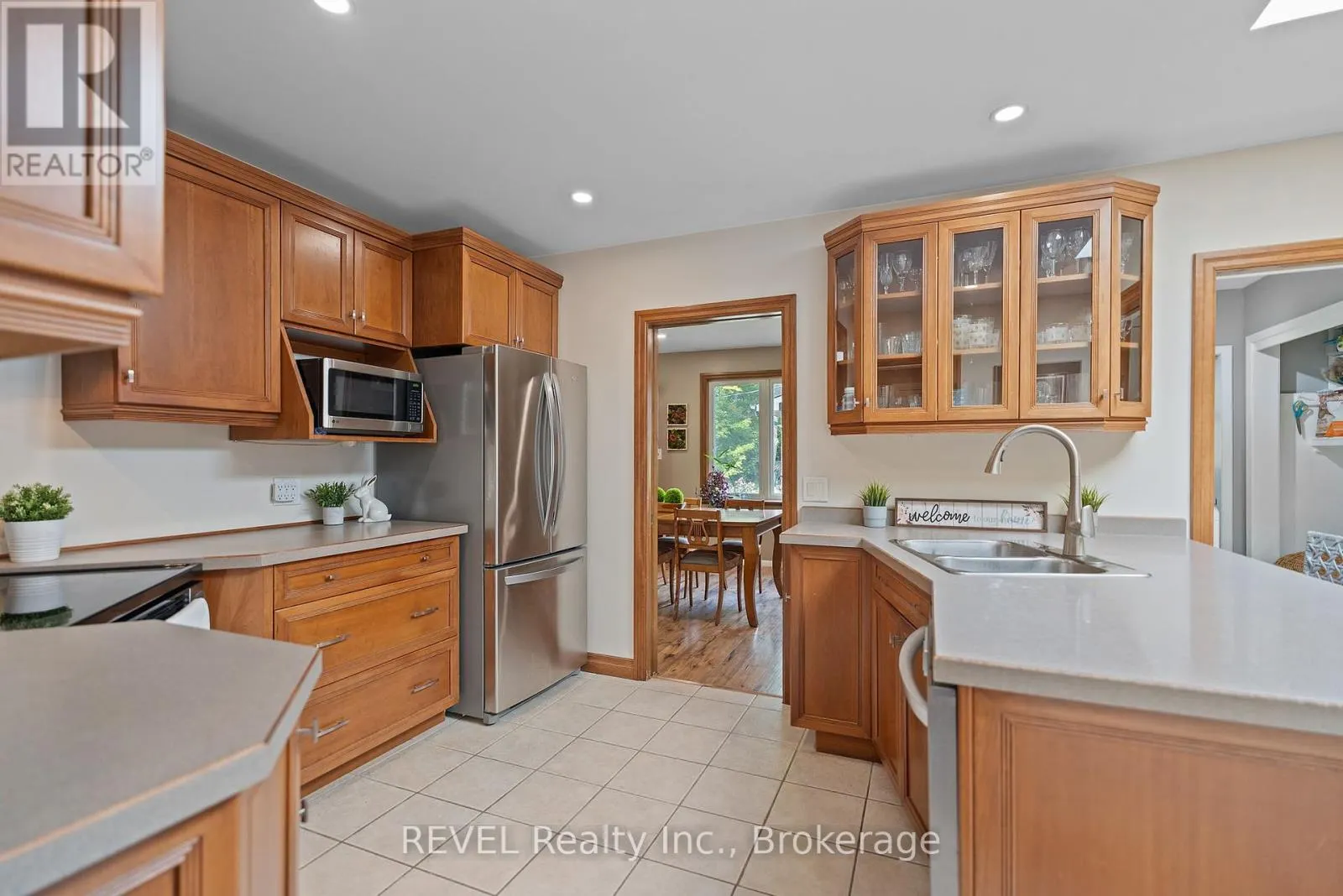 10 WOODINGTON CRESCENT