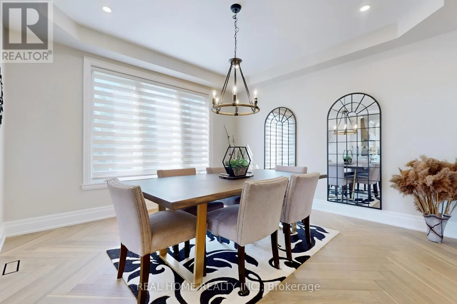 8 KNOWLES CRESCENT