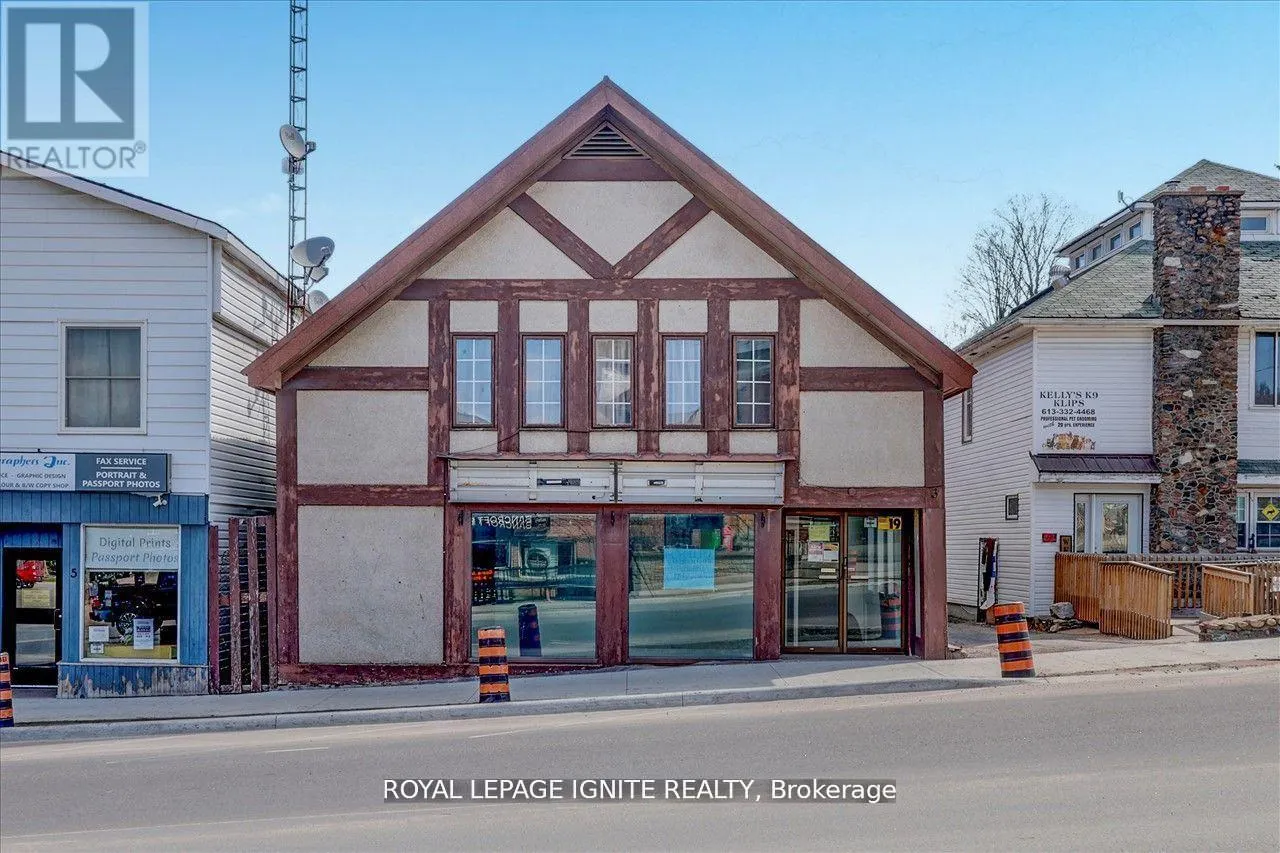 A - 3 HASTINGS STREET N