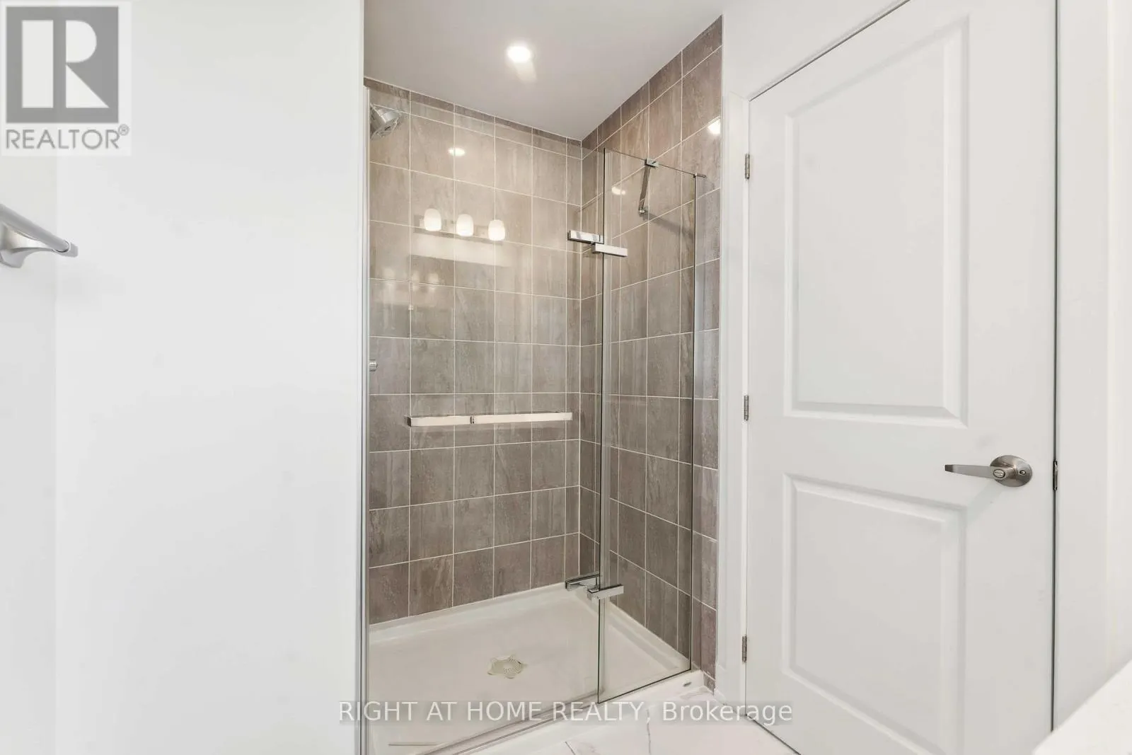 261 FINSBURY AVENUE