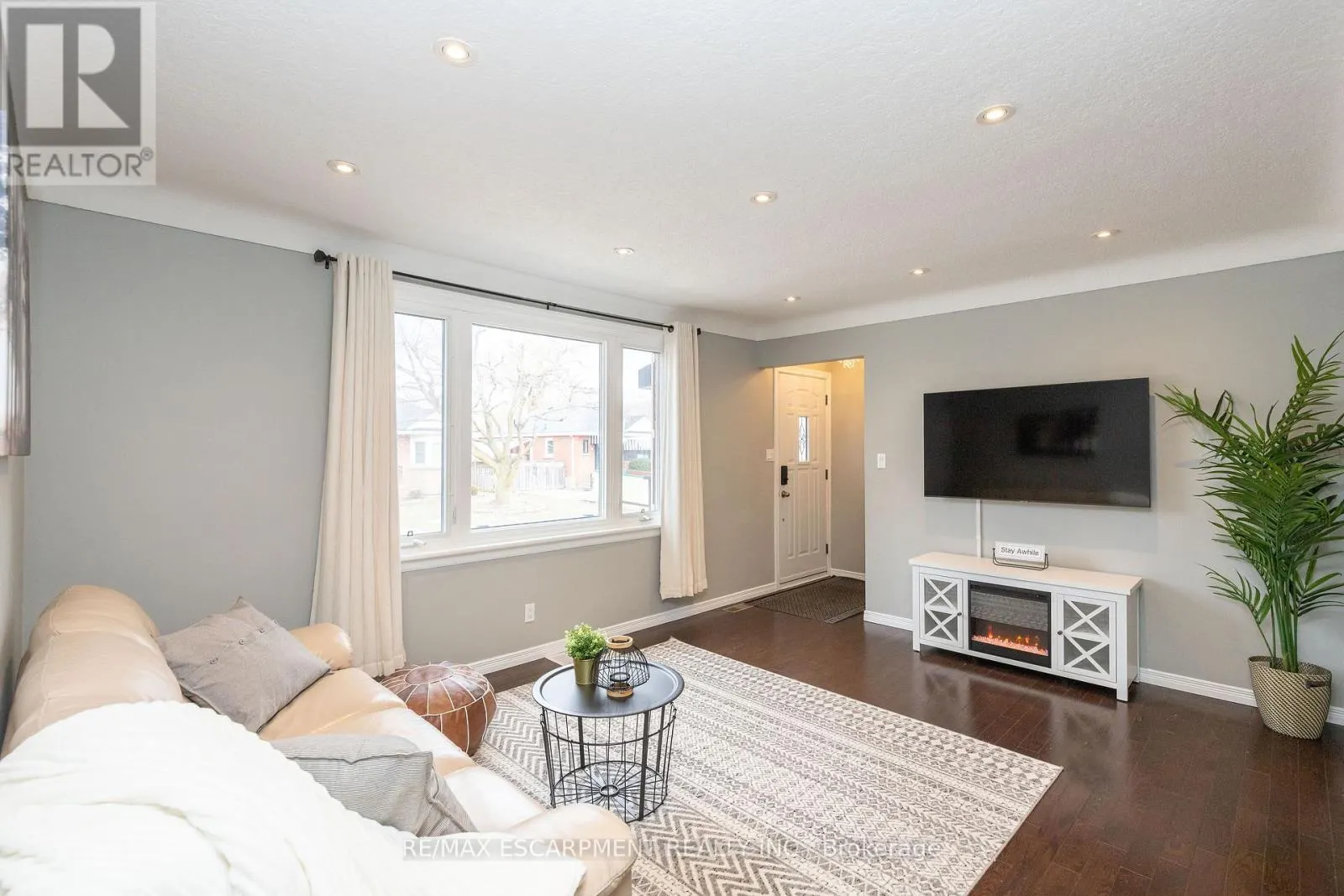UPPER - 4 SUNNING HILL AVENUE