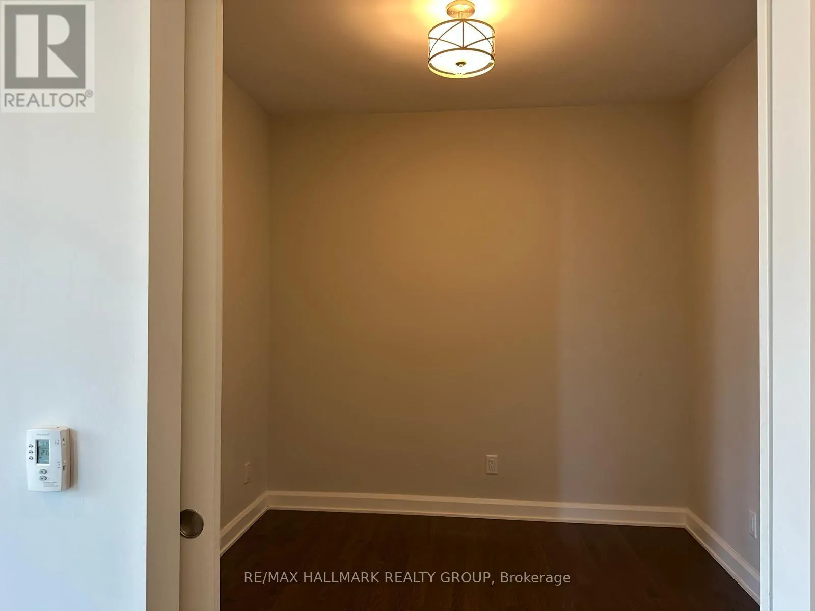 304 - 180 BOUNDSTONE WAY