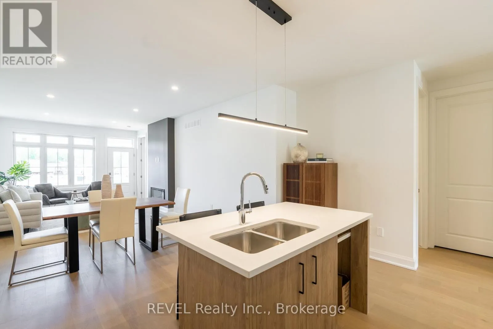 70E SENECA DRIVE