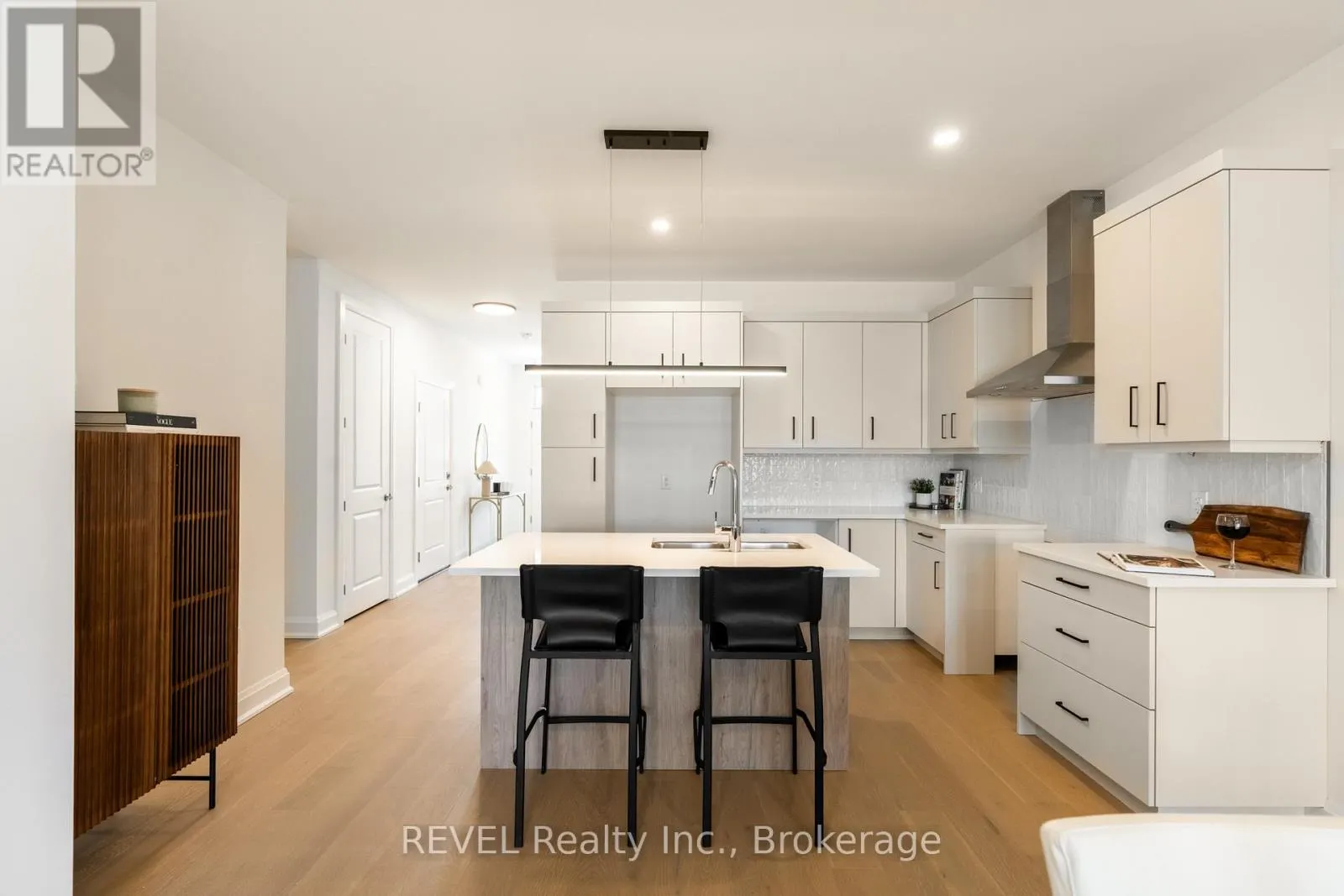 70B SENECA DRIVE