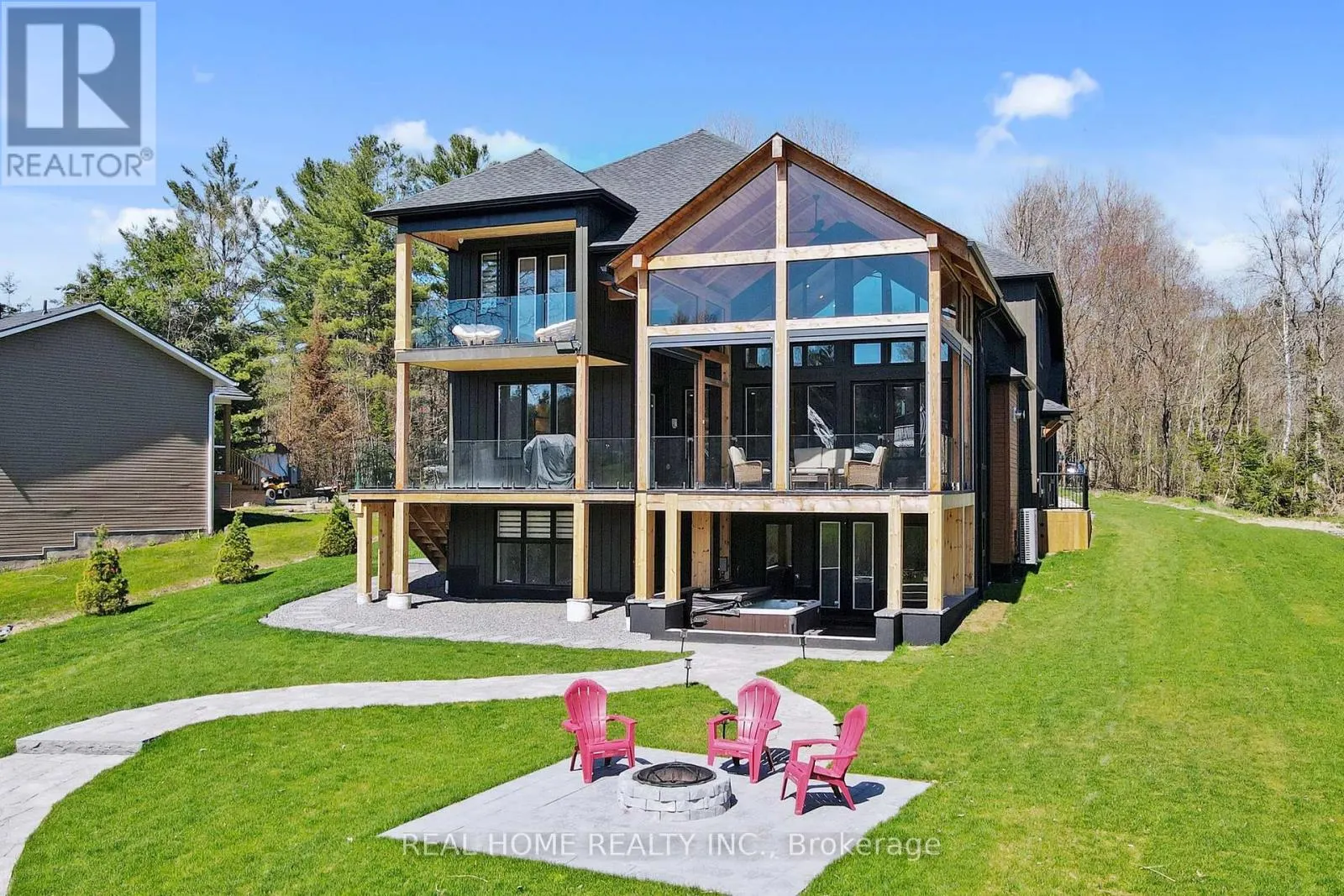 8 KNOWLES CRESCENT