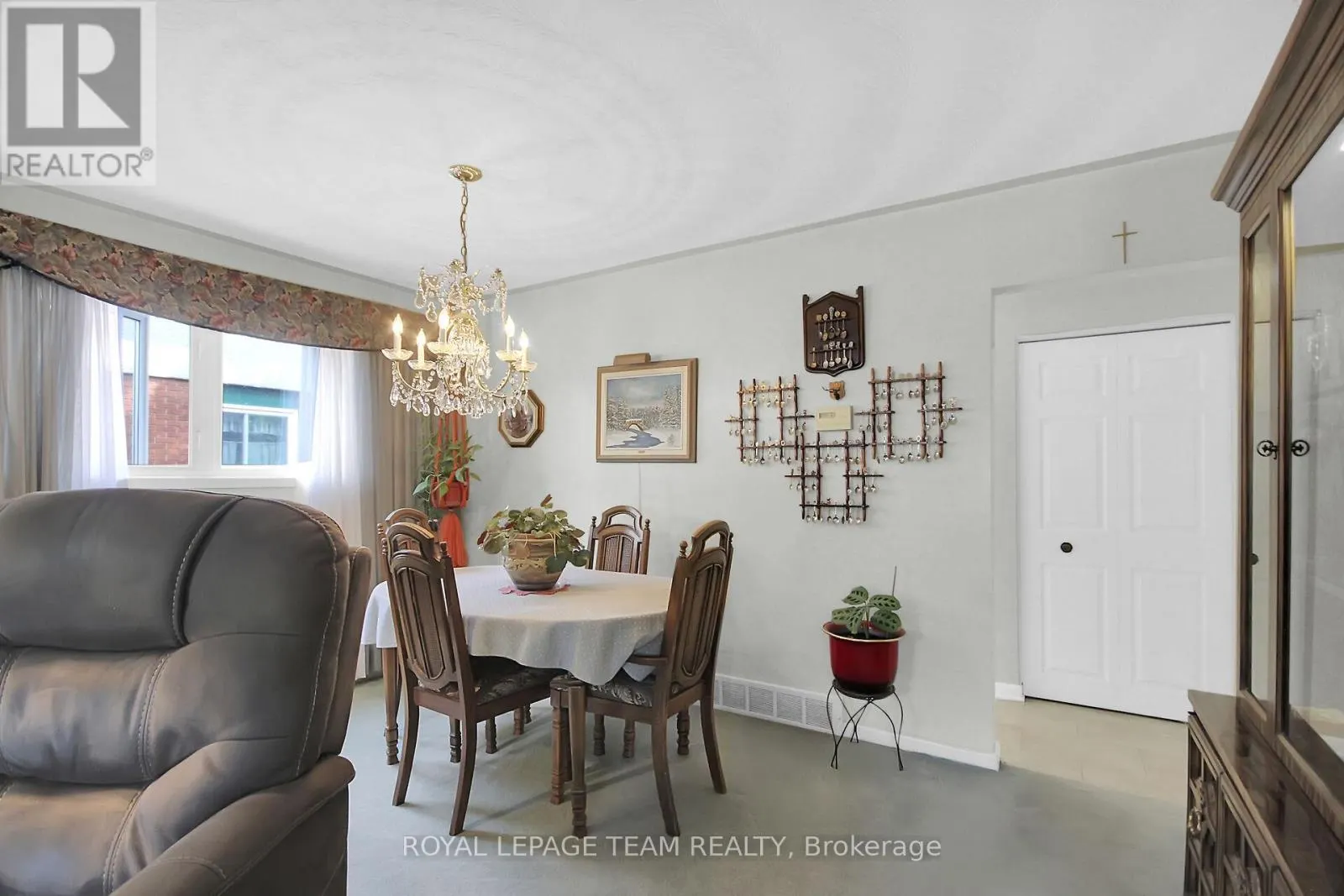 962 DYNES ROAD