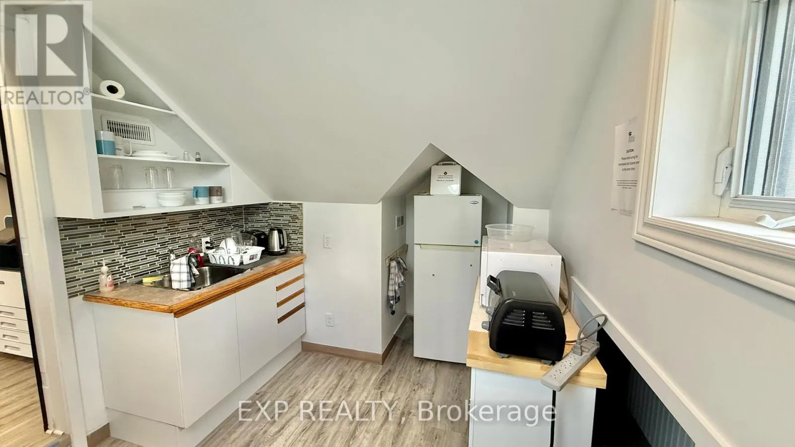 74 QUEEN STREET N