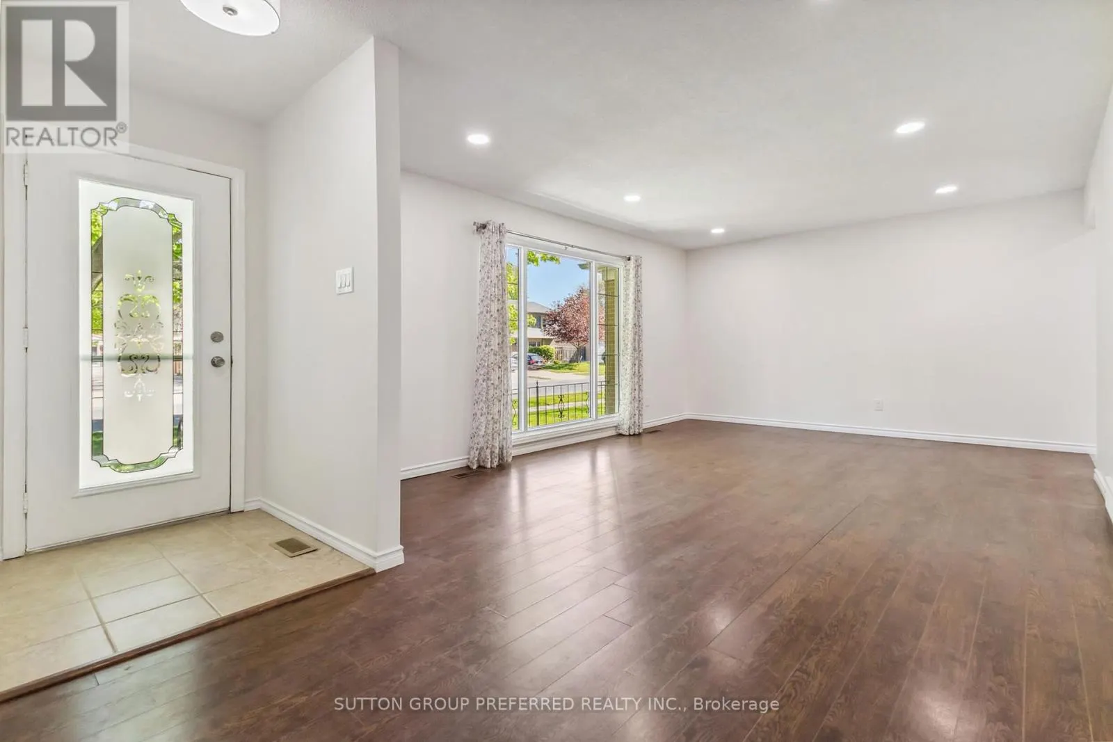 52 STUYVESANT PLACE