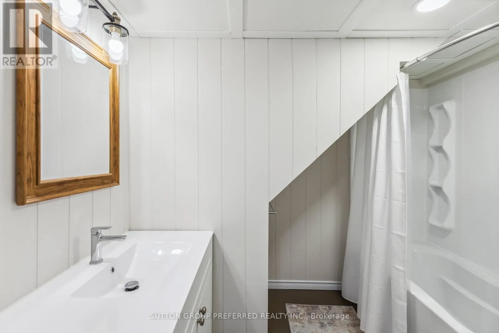 52 STUYVESANT PLACE