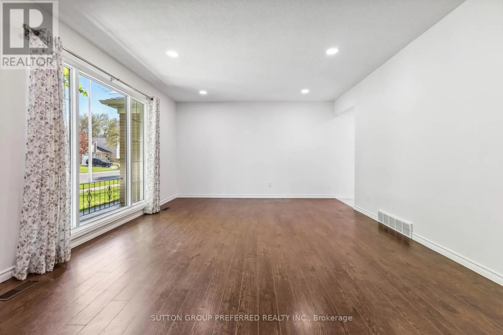 52 STUYVESANT PLACE
