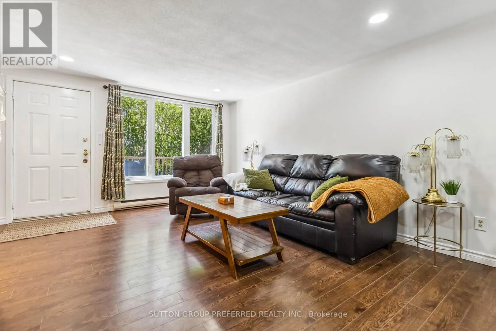 52 STUYVESANT PLACE