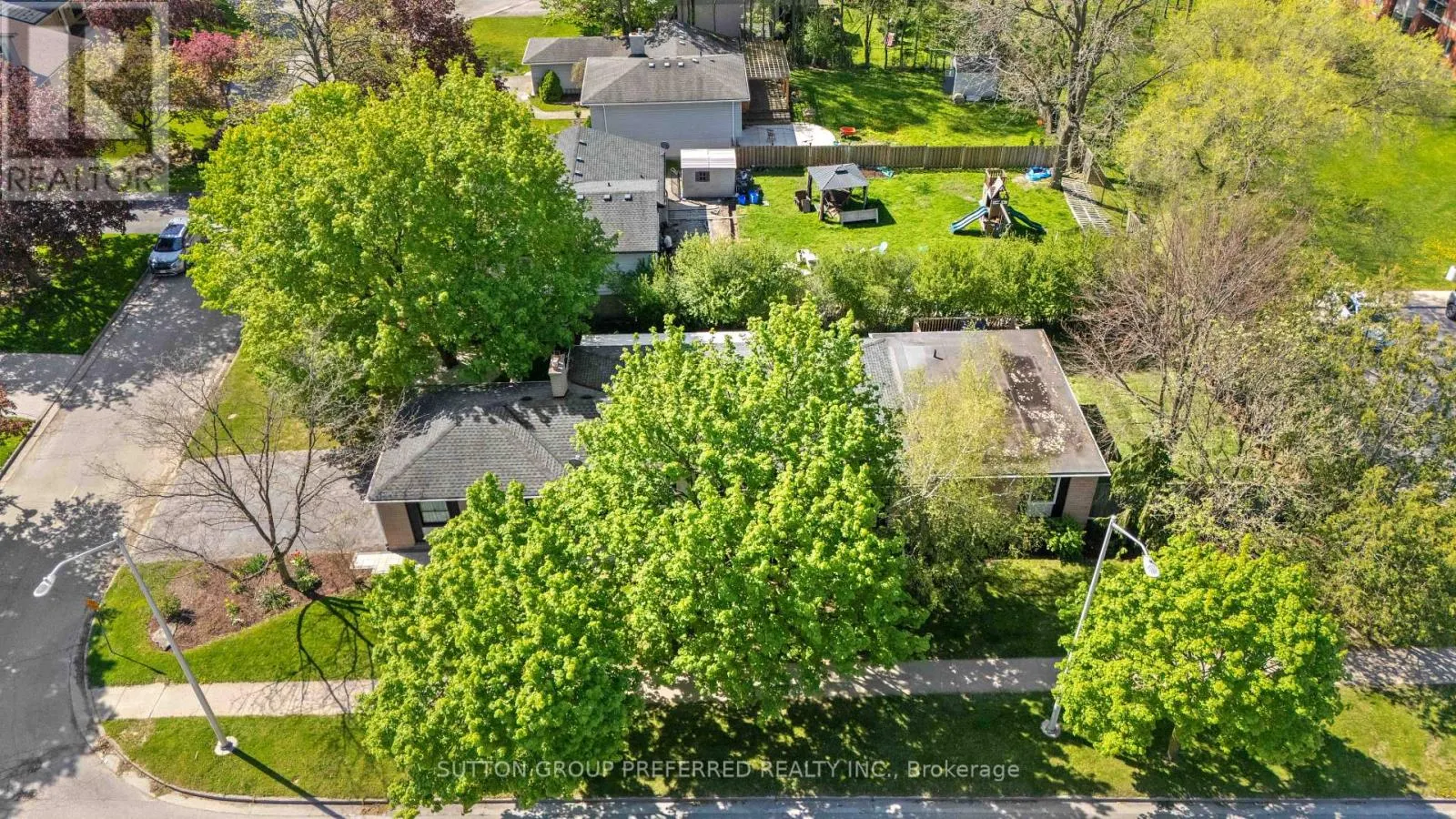 52 STUYVESANT PLACE