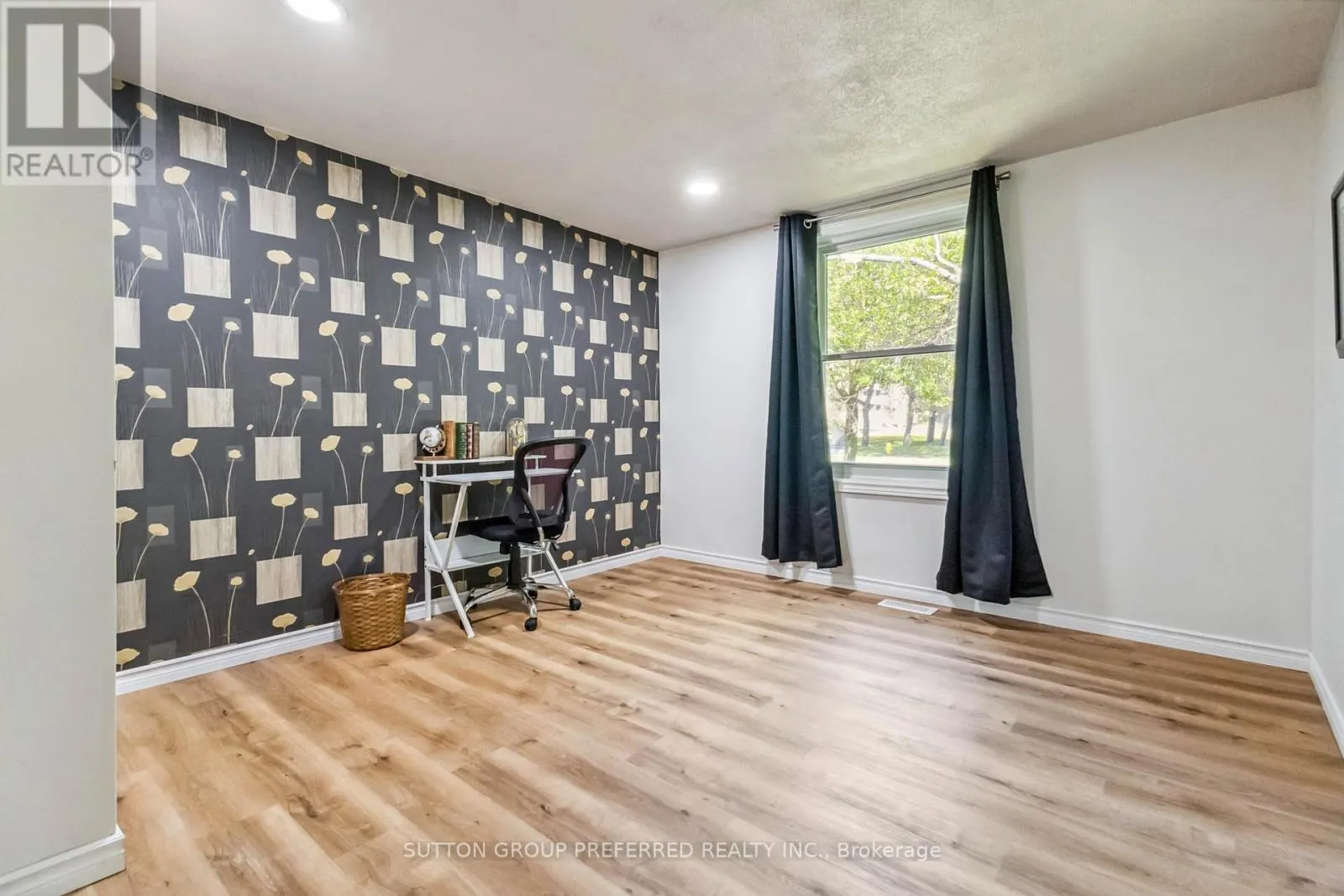 52 STUYVESANT PLACE