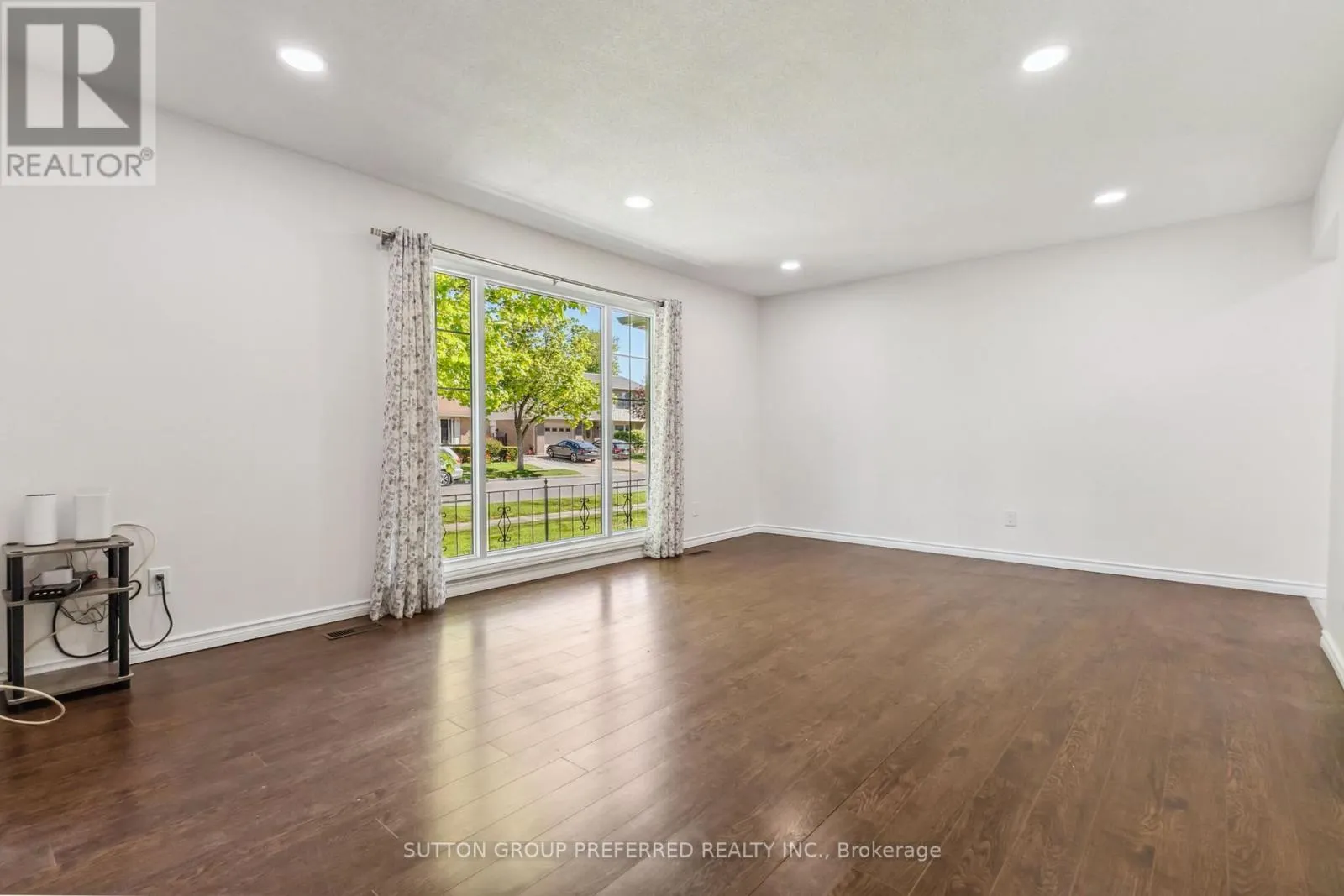 52 STUYVESANT PLACE