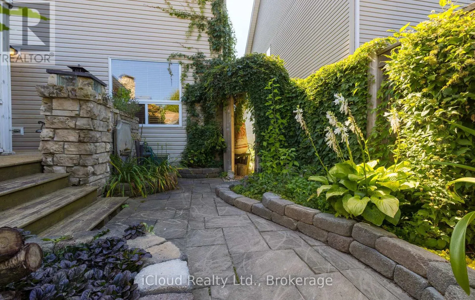 105 HAMPSON CRESCENT
