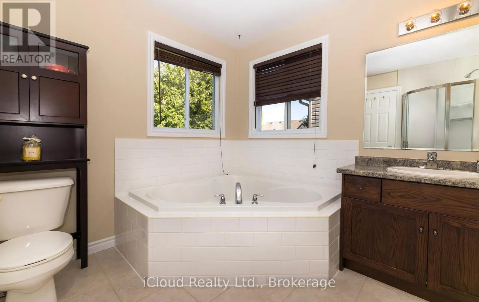 105 HAMPSON CRESCENT